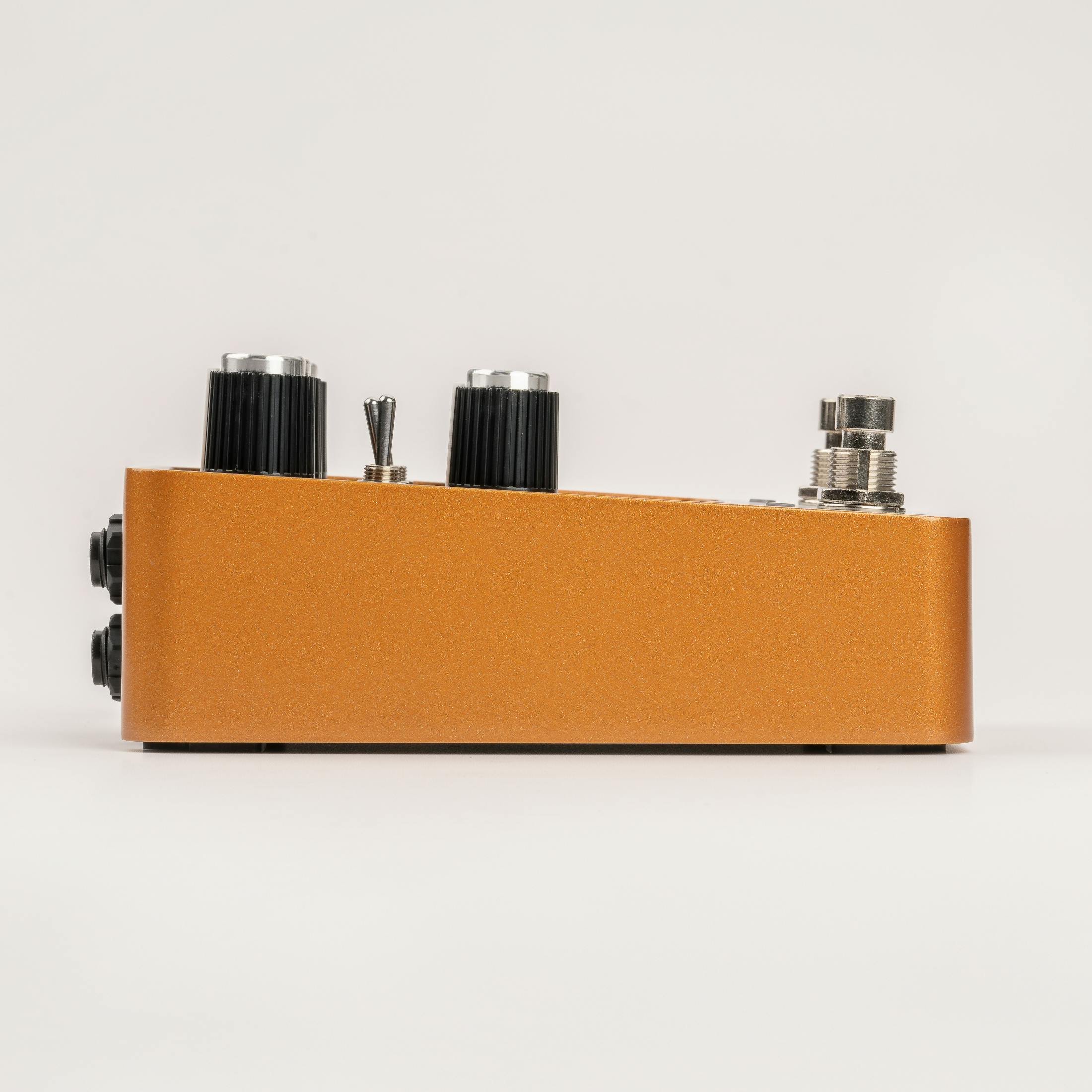 Universal Audio UAFX Woodrow '55 Instrument Amp Pedal - 512599-UAFX-Woodrow-55-Amp-Pedal-Side.jpg
