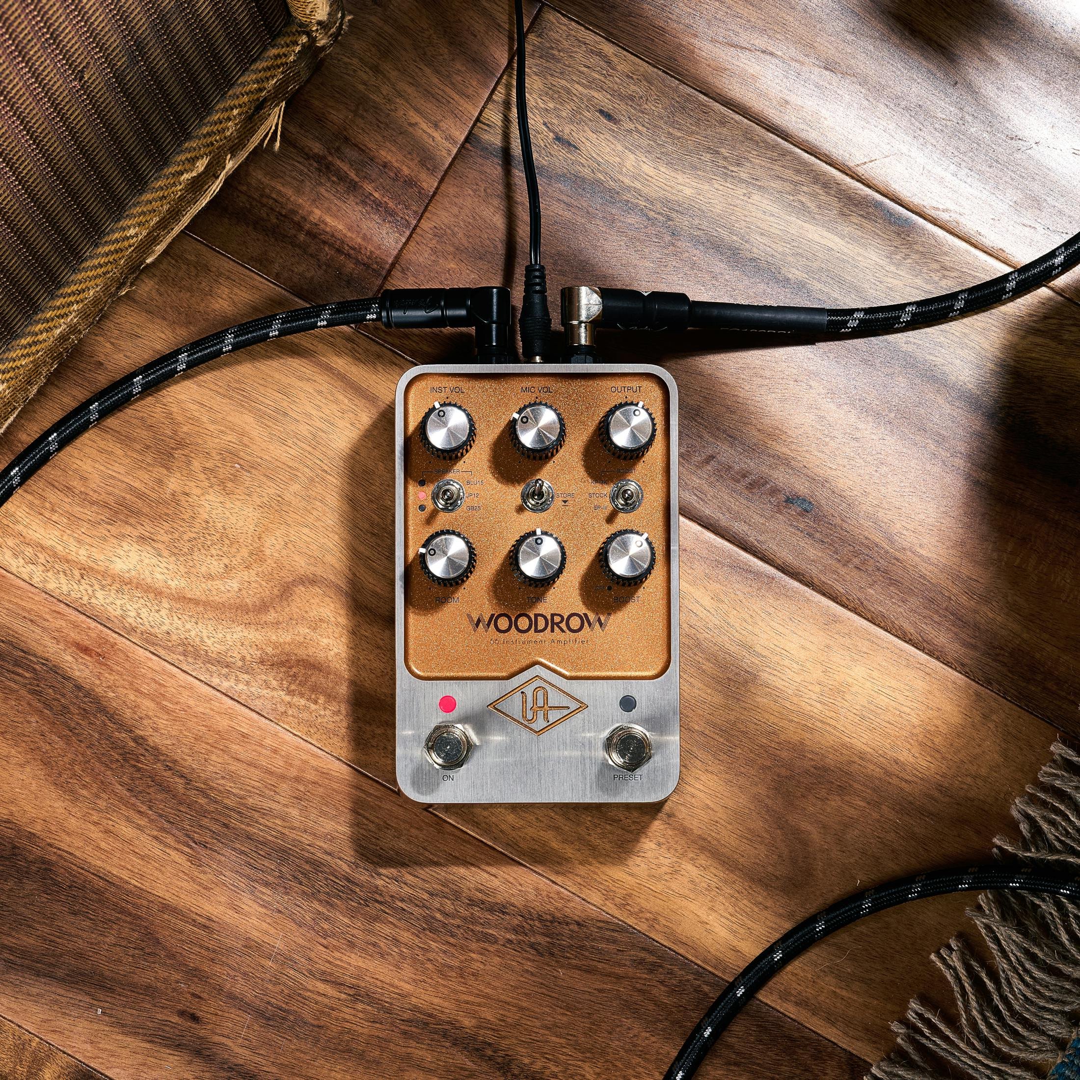 Universal Audio UAFX Woodrow '55 Instrument Amp Pedal - 512600-UAFX-Woodrow-55-Amp-Pedal-Beauty.jpg