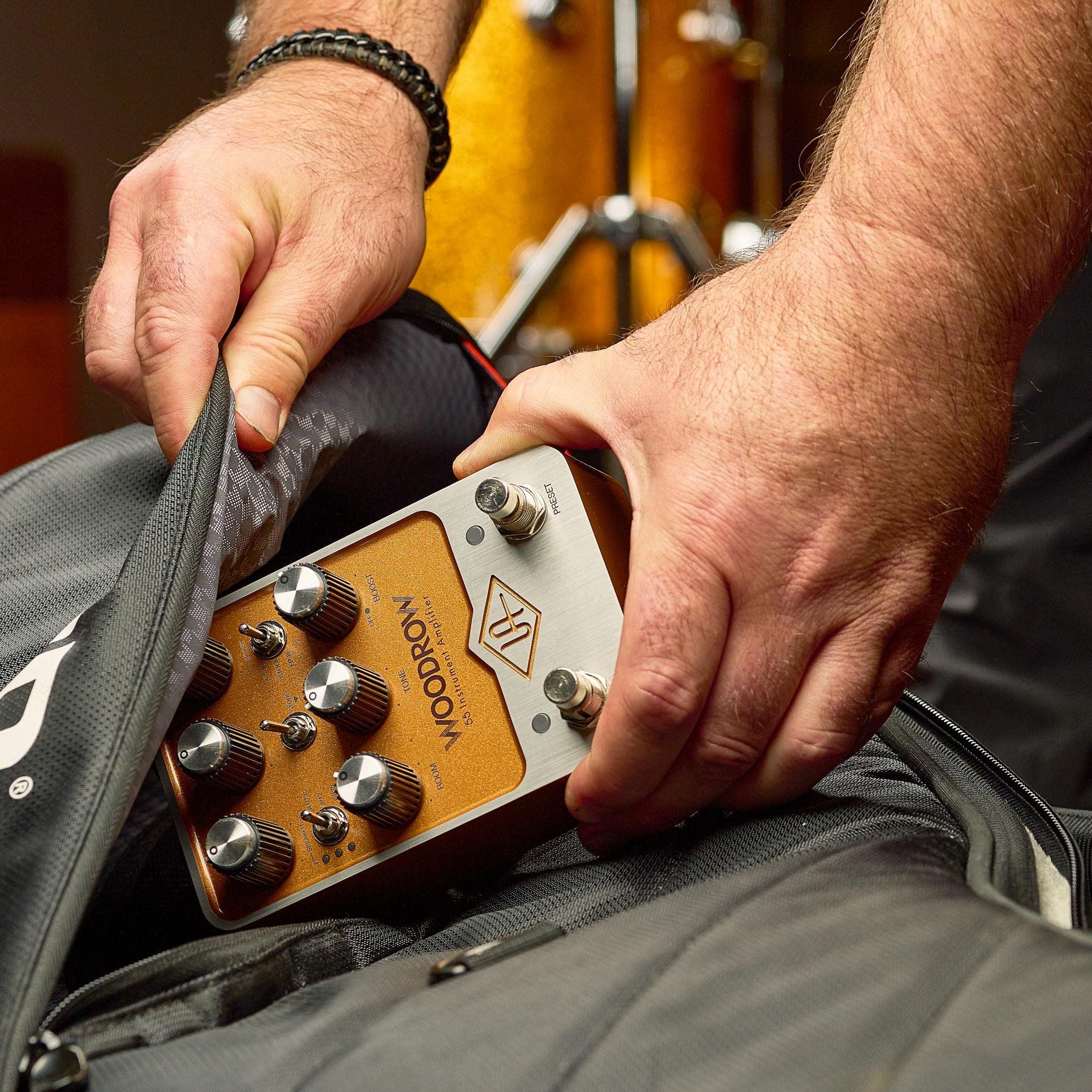 Universal Audio UAFX Woodrow '55 Instrument Amp Pedal - 513741-UAFX-Woodrow-55-Amp-Pedal-Gig-Bag.jpg