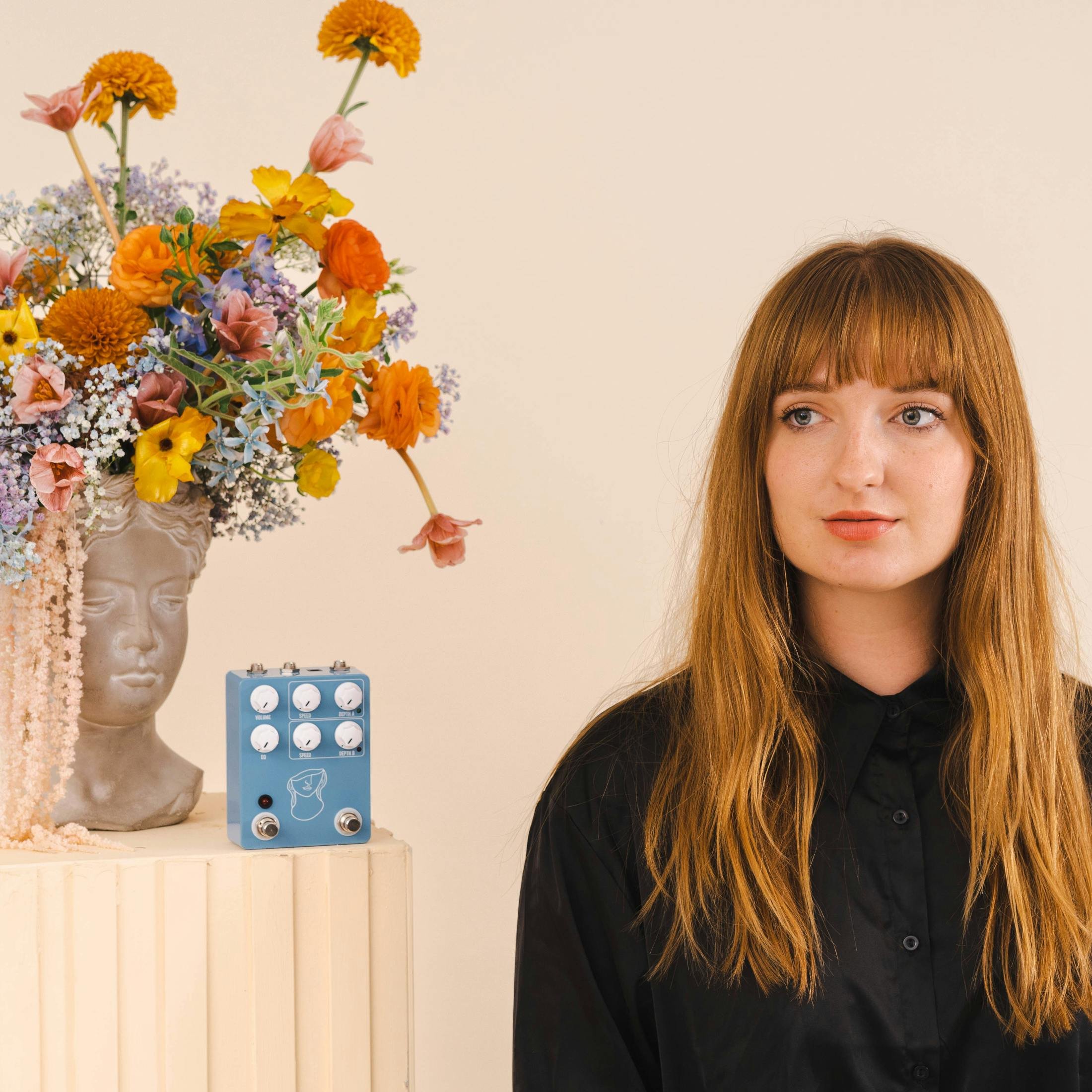 JHS Pedals ビブラート Artificial Blonde JHS Unveils Madison Cunningham Artificial Blonde Pedal