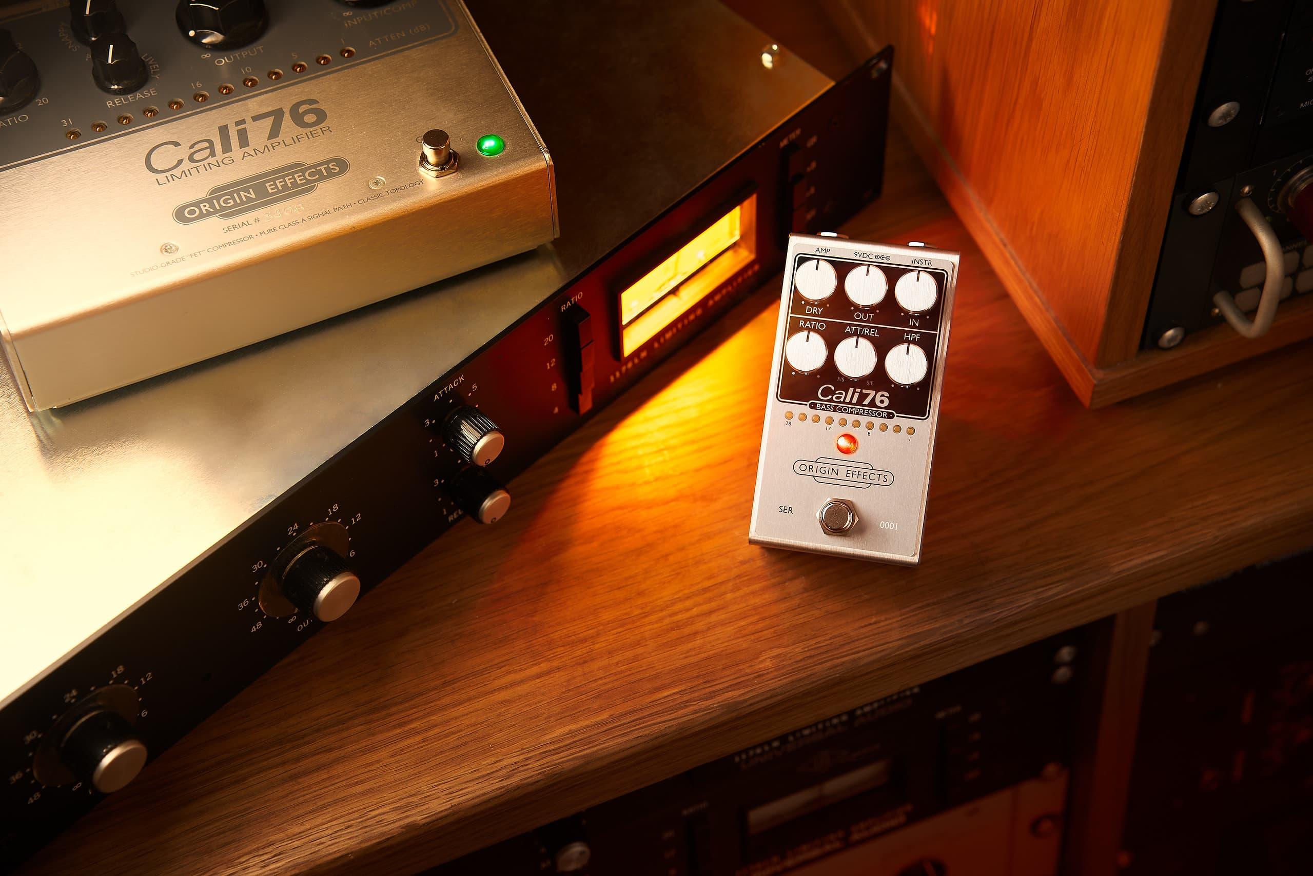 Origin Effects Cali76 Bass Compressor - Origin-Effects-Cali76-Bass-Compressor-Analogue-Warmth-Large-scaled.jpg