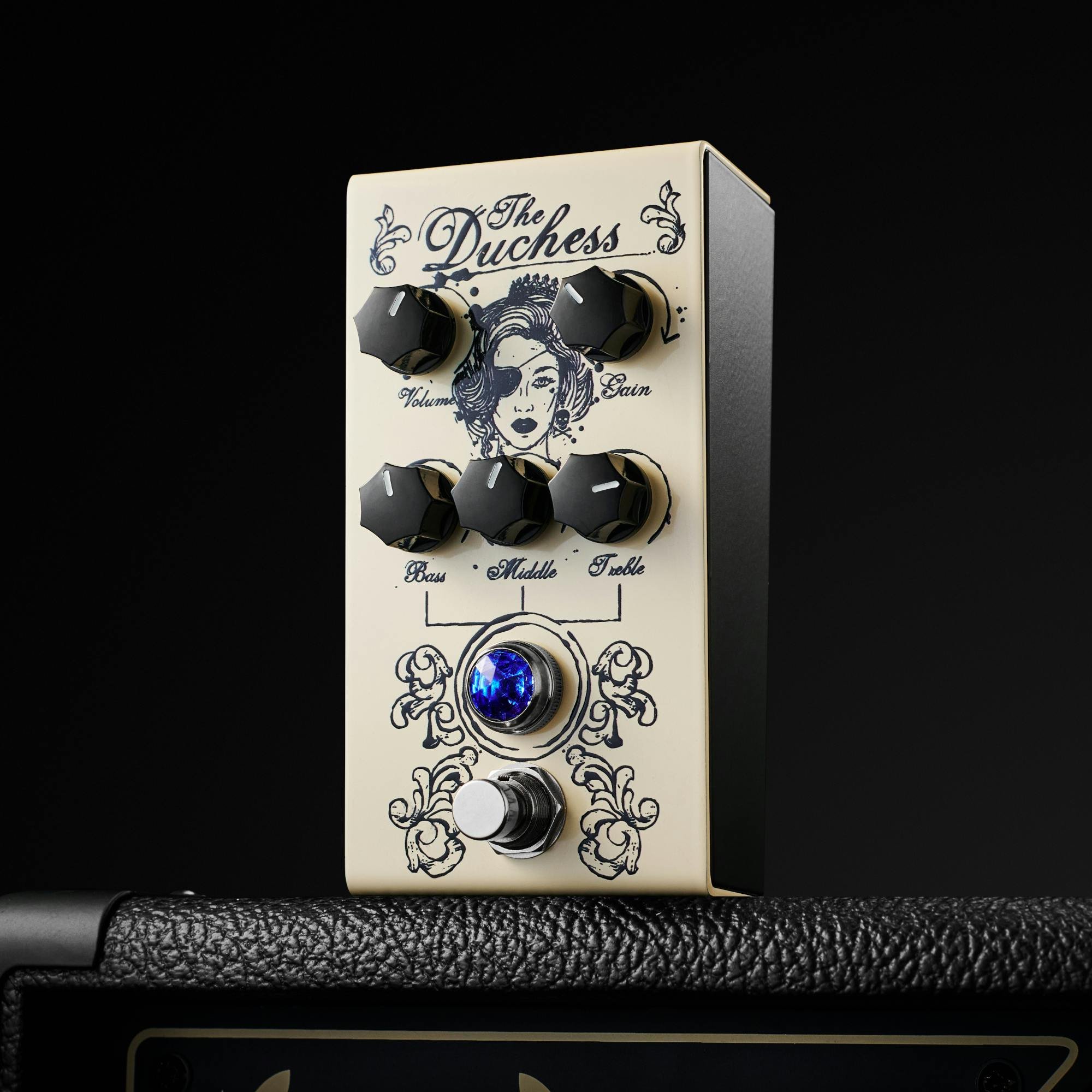 Victory V1 The Duchess Amp Overdrive Pedal - 541275-Victory-V1-Duchess-Pedal-Lifestyle.jpg