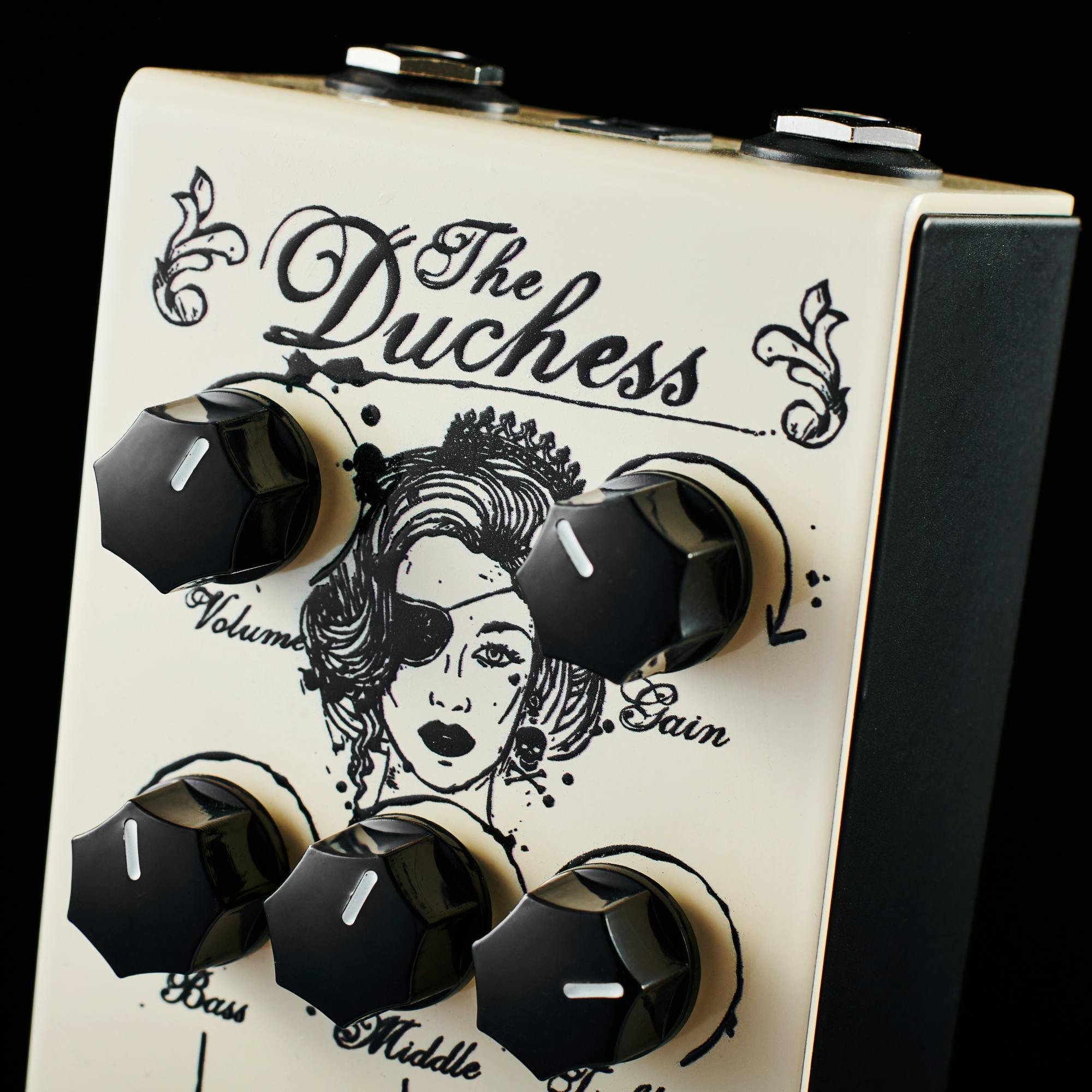 Victory V1 The Duchess Amp Overdrive Pedal - 541276-Victory-V1-Duchess-Pedal-Lifestyle-2.jpg
