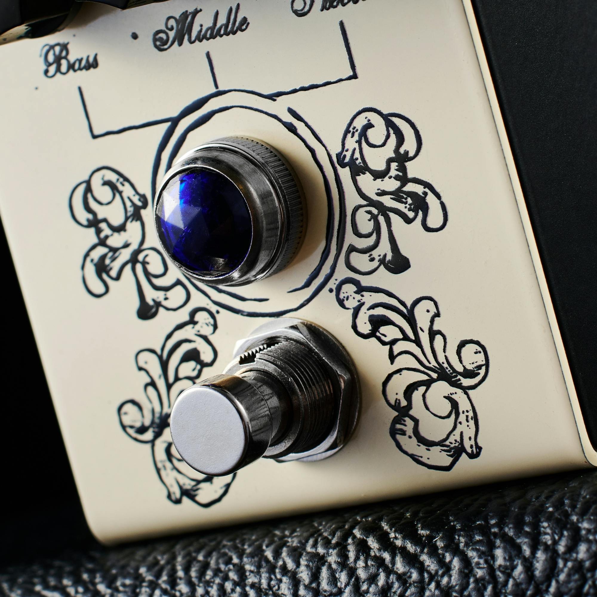 Victory V1 The Duchess Amp Overdrive Pedal - 541277-Victory-V1-Duchess-Pedal-Lifestyle-3.jpg