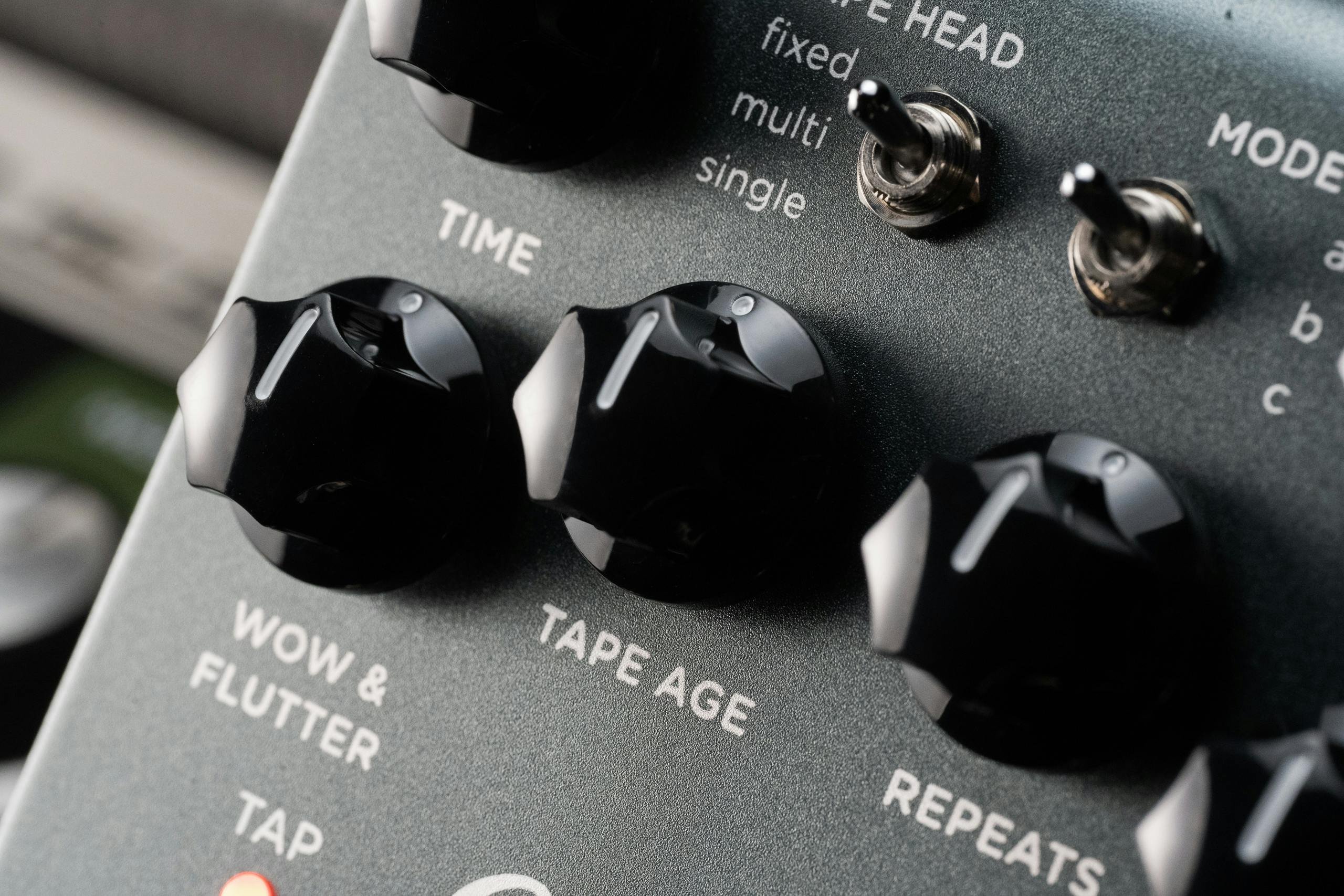 Strymon El Capistan Tape Delay Pedal V2 - 518294-Strymon-El-Capistan-V2-Feature-2.jpg