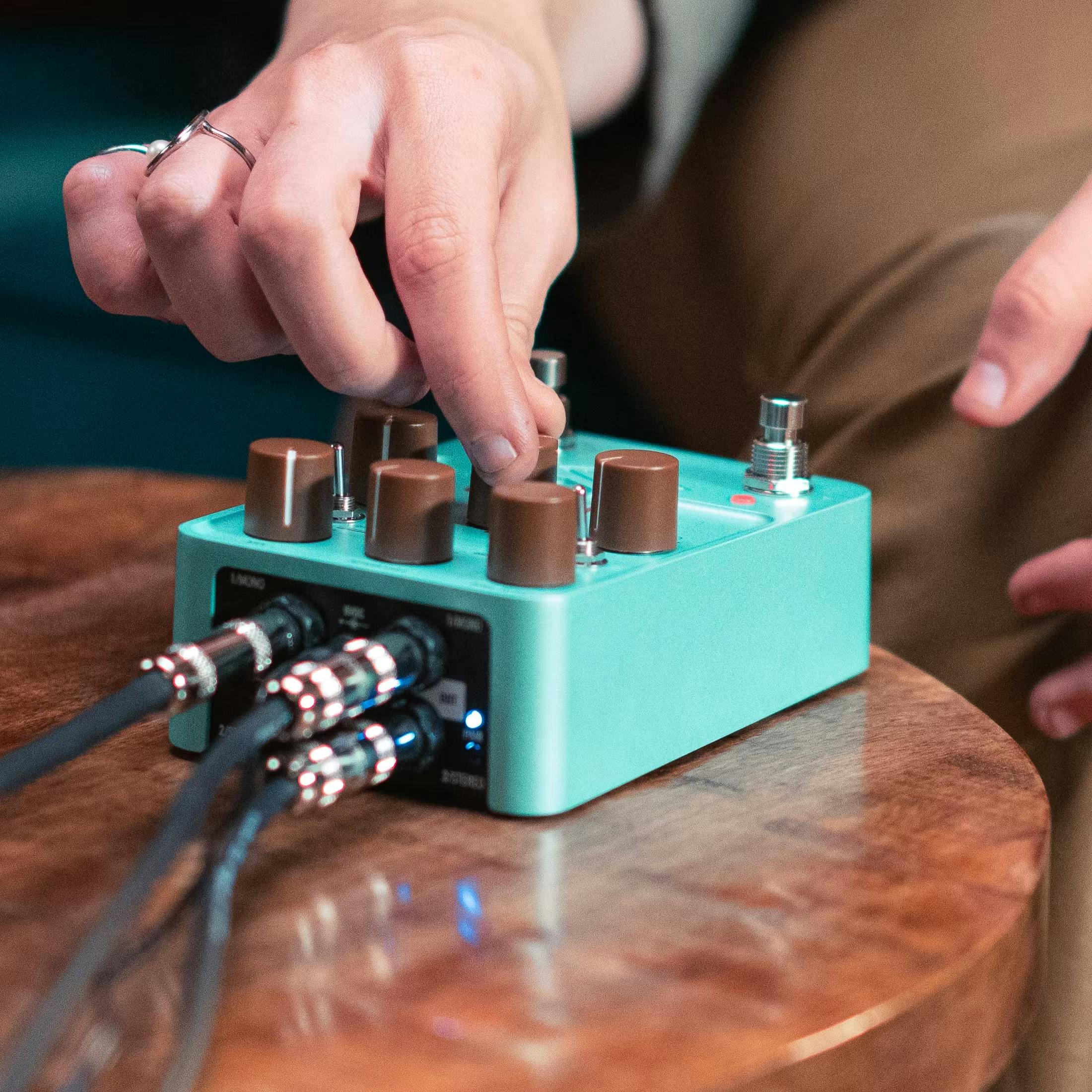 Universal Audio UAFX Del-Verb Ambience Companion Reverb & Delay