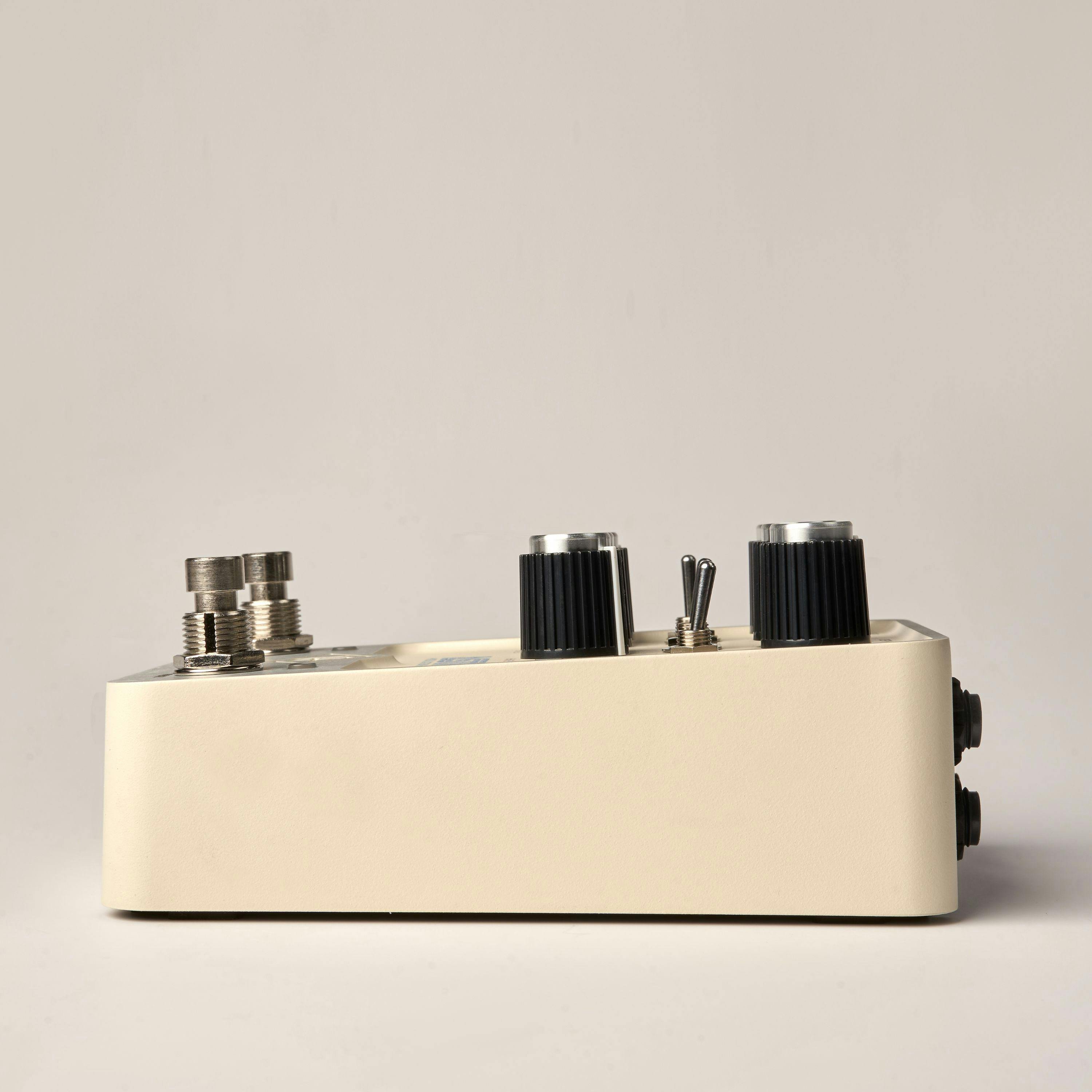 Universal Audio UAFX Astra Modulation Machine Pedal - Andertons