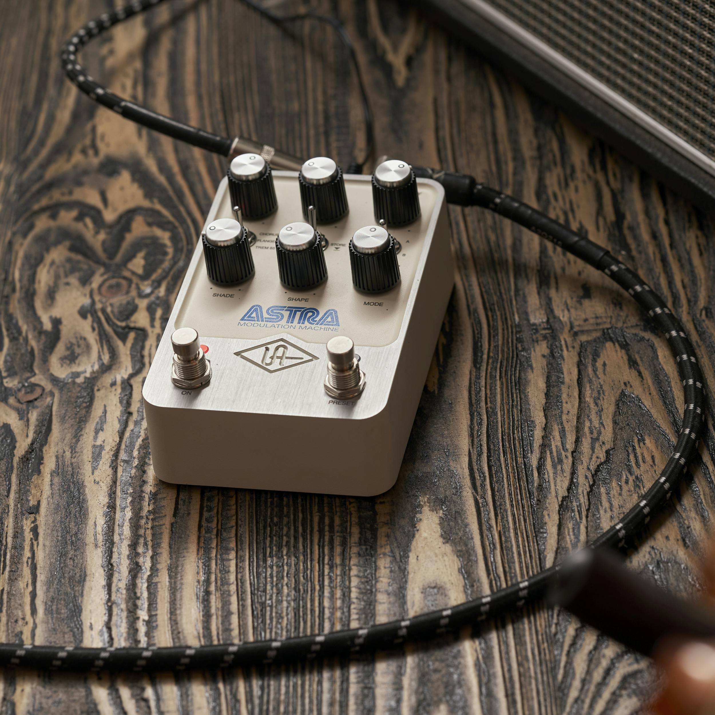 Universal Audio UAFX Astra Modulation Machine Pedal - Andertons