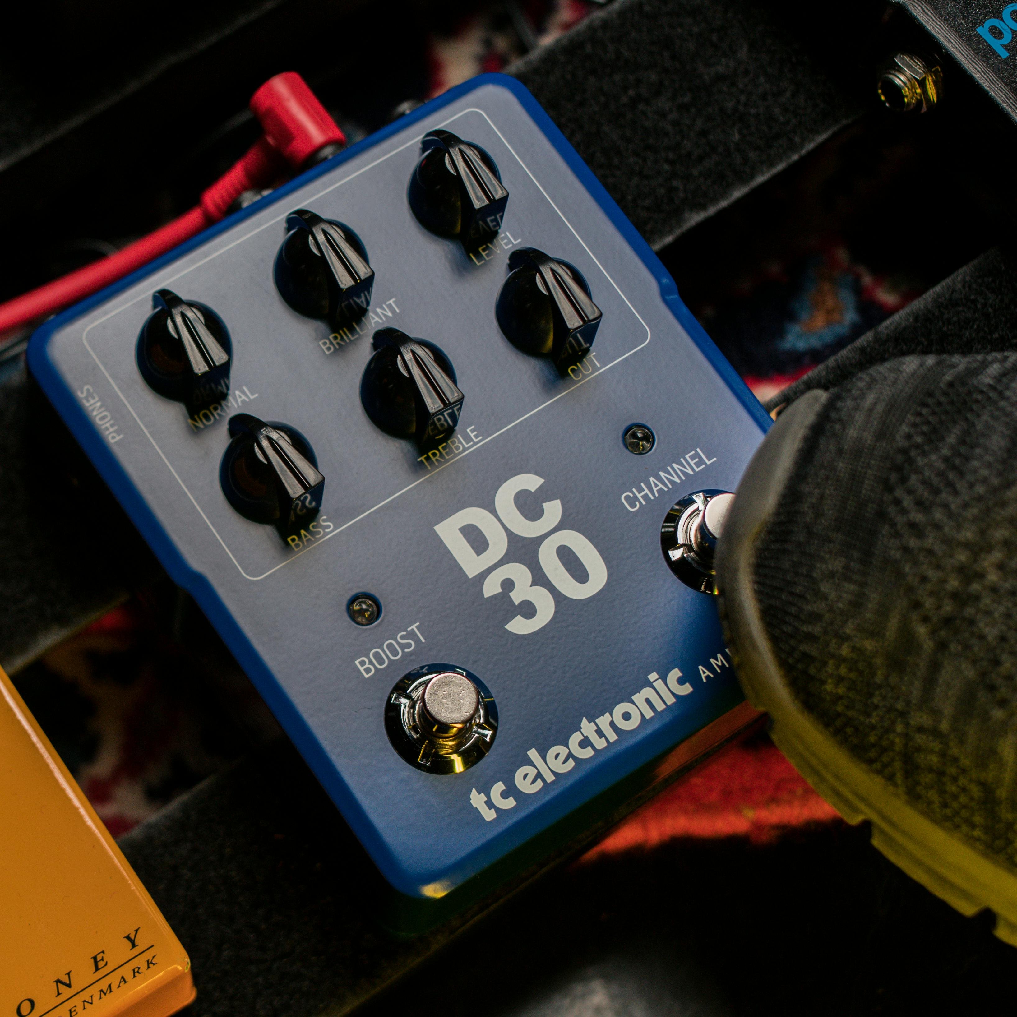 TC Electronic AmpWorx Vintage Series DC30 Preamp Pedal - 0709-AJR86-001-TC-Electronic-Ampworx-DC30-Preamp-Pedal-Lifestyle-2.jpg