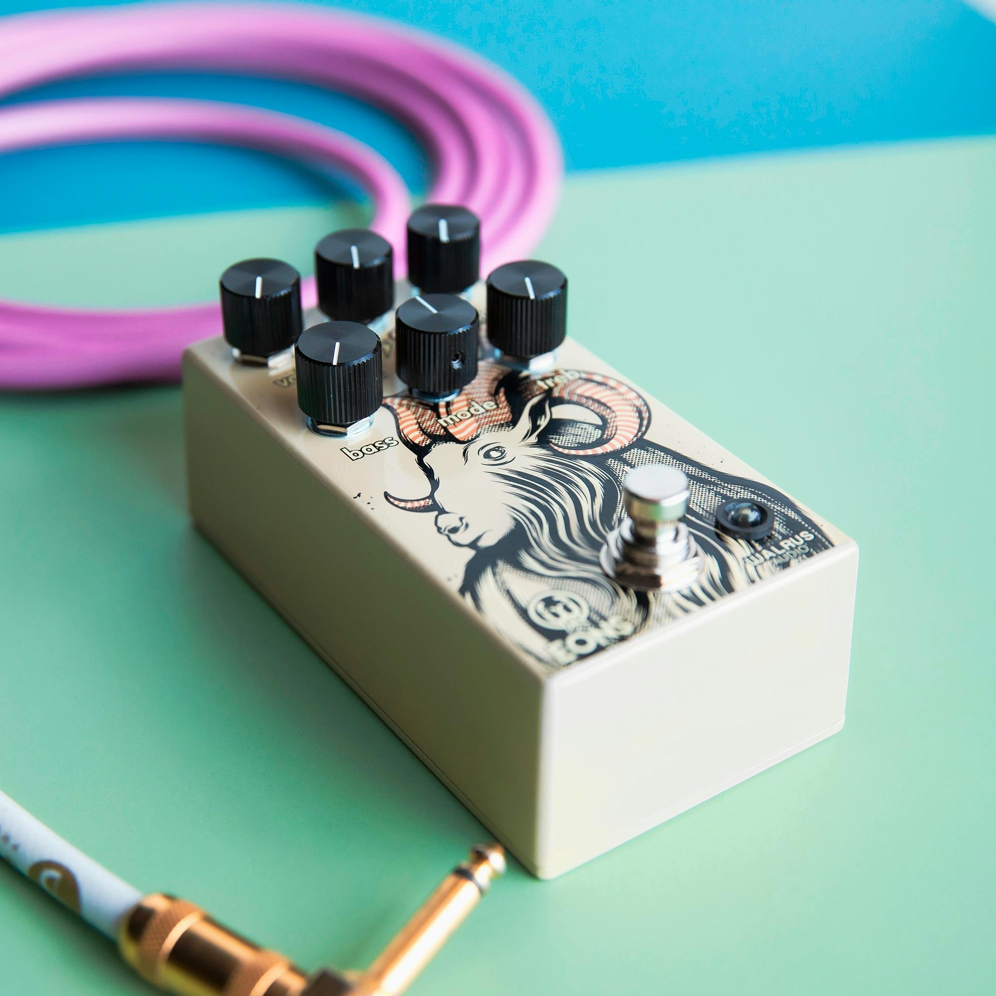 Walrus Audio Eons Five-State Fuzz Pedal - 540629-Walrus-Audio-EONS-Fuzz-Pedal-Lifestyle.jpg
