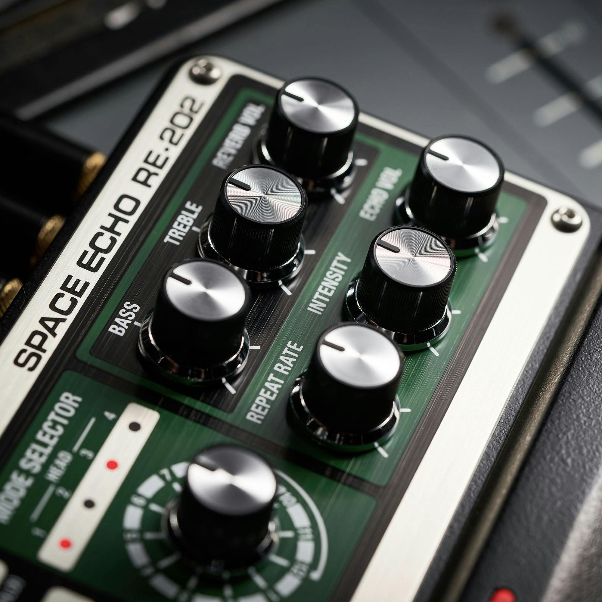 Boss RE-202 Space Echo Delay Pedal - 499797-Boss-RE-202-Controls.jpg