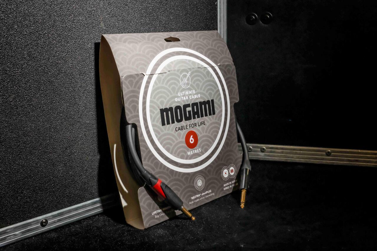 Mogami 3368 Ultimate Guitar 6m Lead Terminated with Black and Gold 1/4″ Jack and Straight Neutrik silentPLUG - J2S-33680-J2-6  (2).jpg