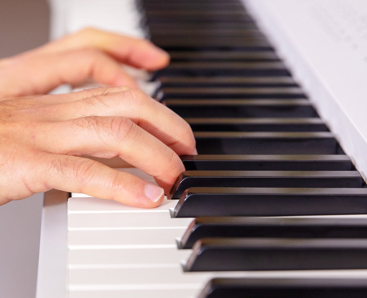 Roland FP-60X Digital Piano in White - 514667-1653908151861.jpg