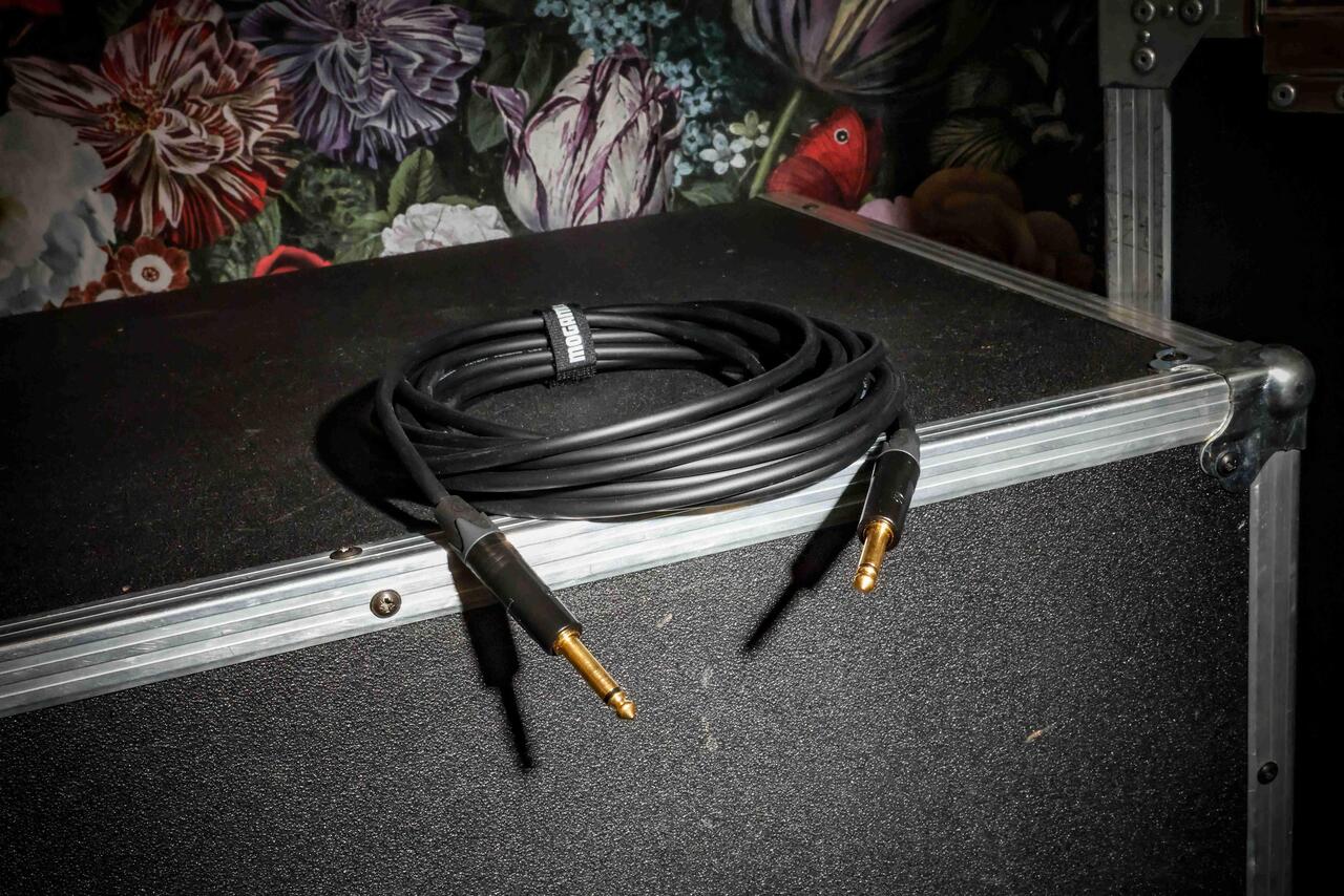 Mogami 2524 Guitar Lead 6m Cable Terminated with Neutrik Black and Gold 1/4″ Jacks - J2-25240-J2-6  (3).jpg