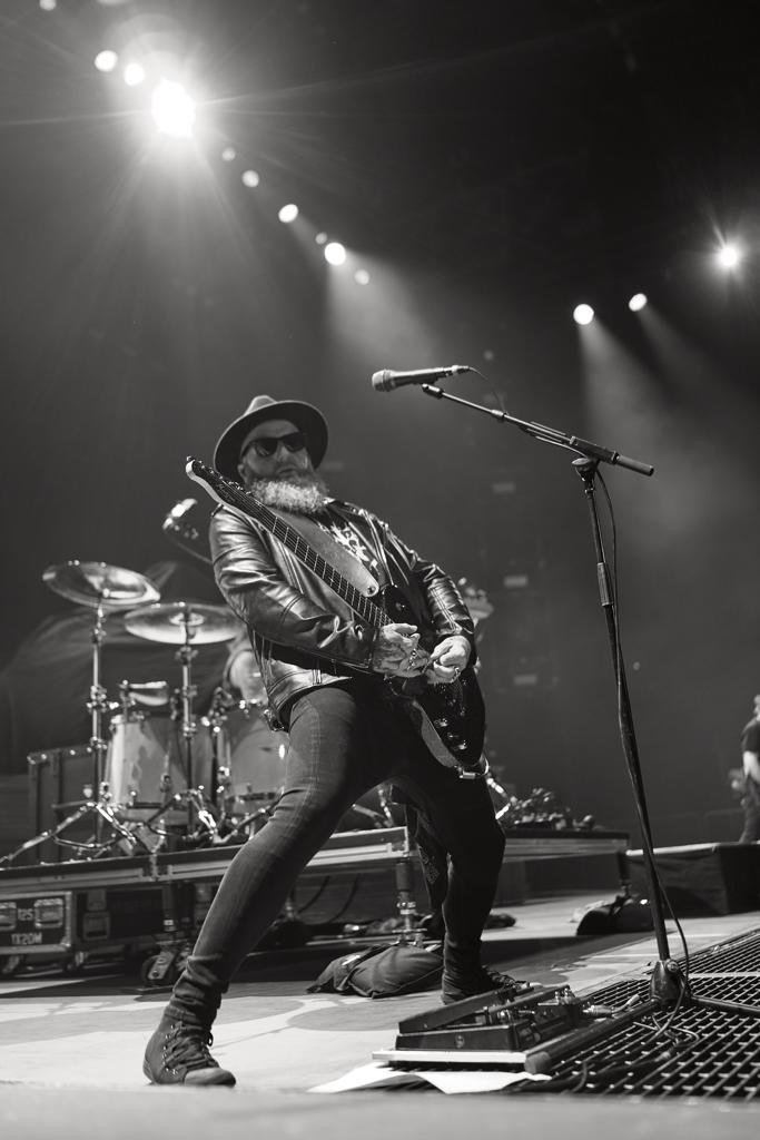 sE Electronics V7 Dynamic Mic CAPSULE ONLY suitable for Sennheiser Wireless Systems Black & Black Grille - Mikey Demus Skindred.jpg