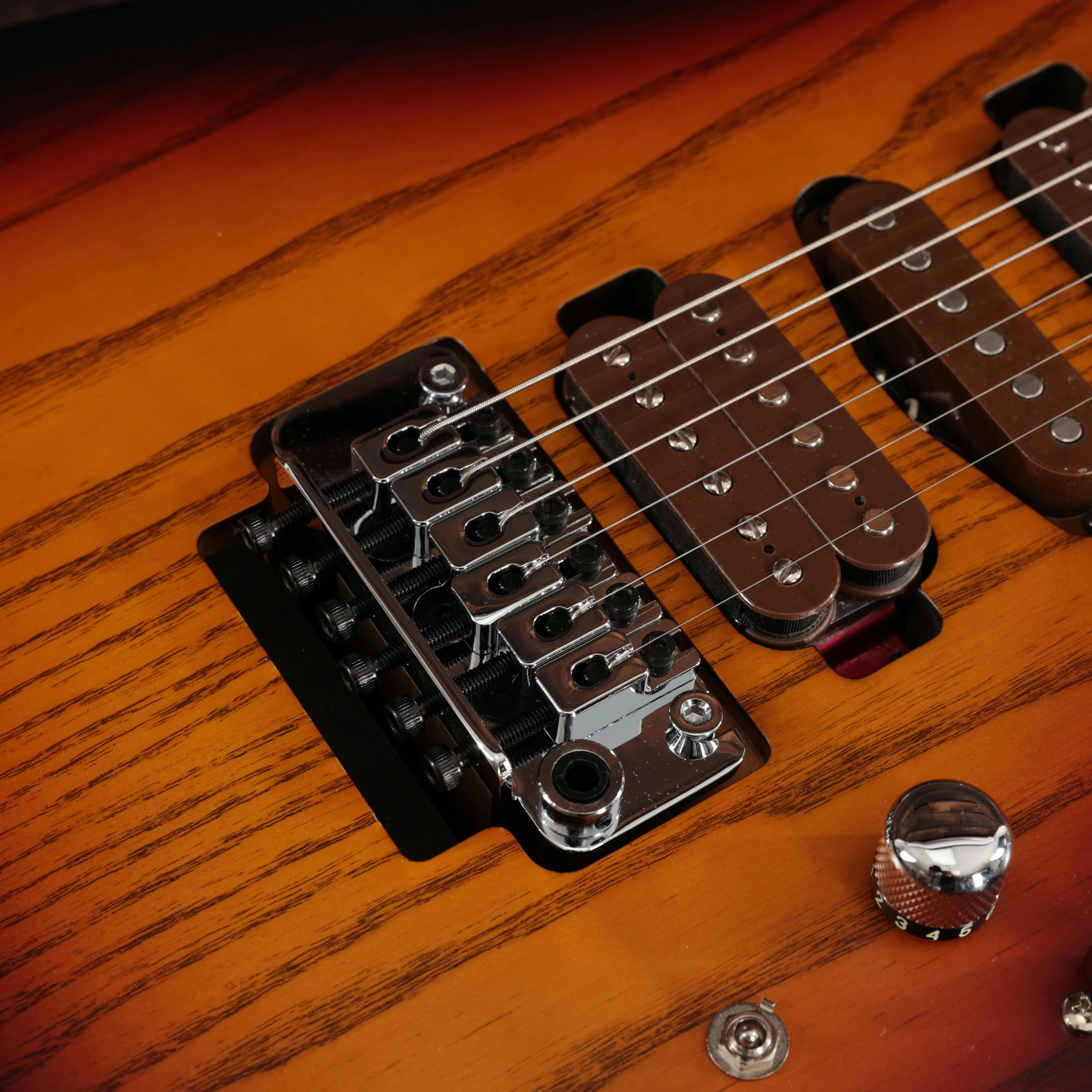 Charvel Guthrie Govan Signature MJ San Dimas SD24 Electric Guitar in Three-Tone Sunburst - 2925414588-SNT-JFC2300094-14.jpg