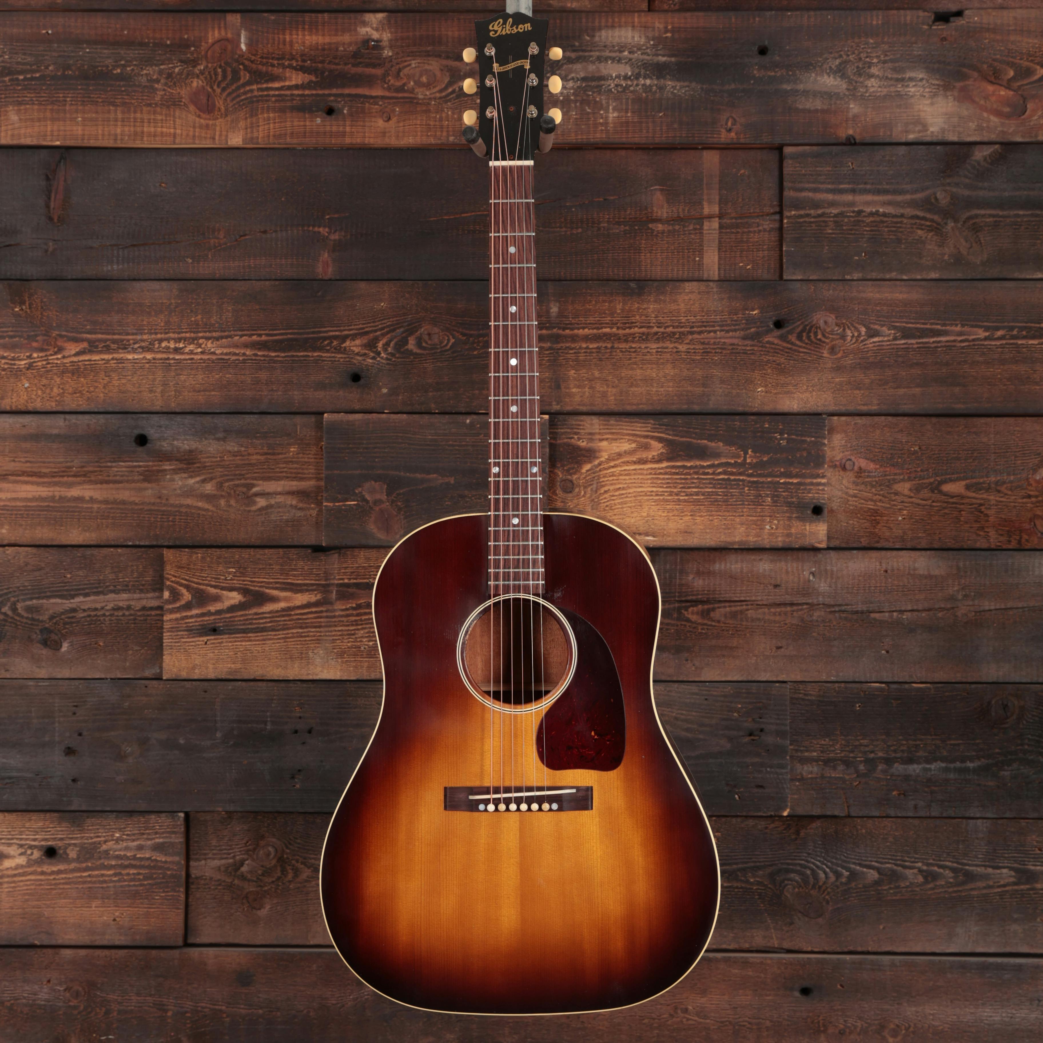 Gibson Custom Shop Murphy Lab 1942 Banner J-45 Light Aged Acoustic Guitar in Vintage Sunburst - CSRS45VSLASNT-21763033-3.jpg