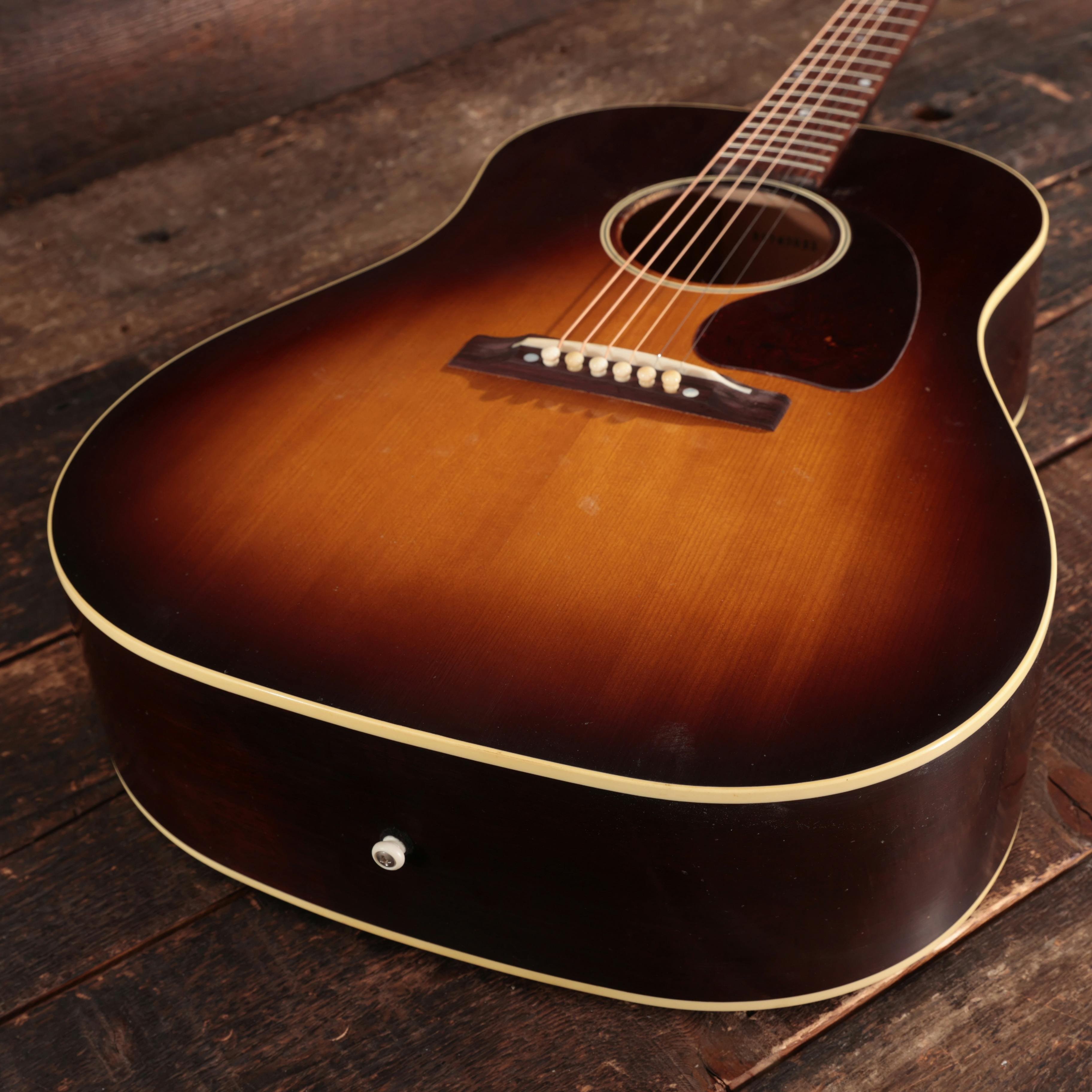 Gibson Custom Shop Murphy Lab 1942 Banner J-45 Light Aged Acoustic Guitar in Vintage Sunburst - CSRS45VSLASNT-21763033-8.jpg