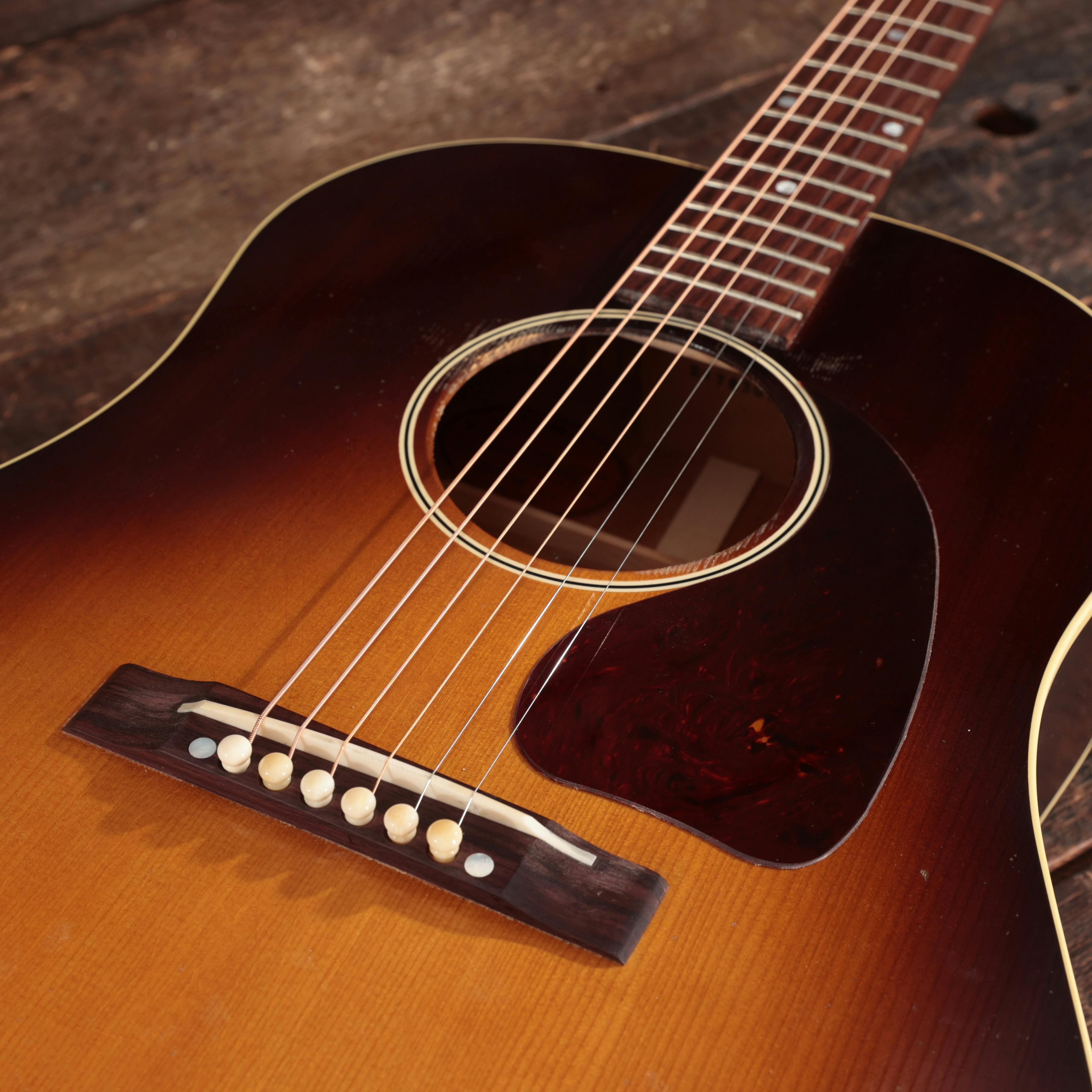 Gibson Murphy Lab 1942 Banner J-45 Light Aged Acoustic Guitar in