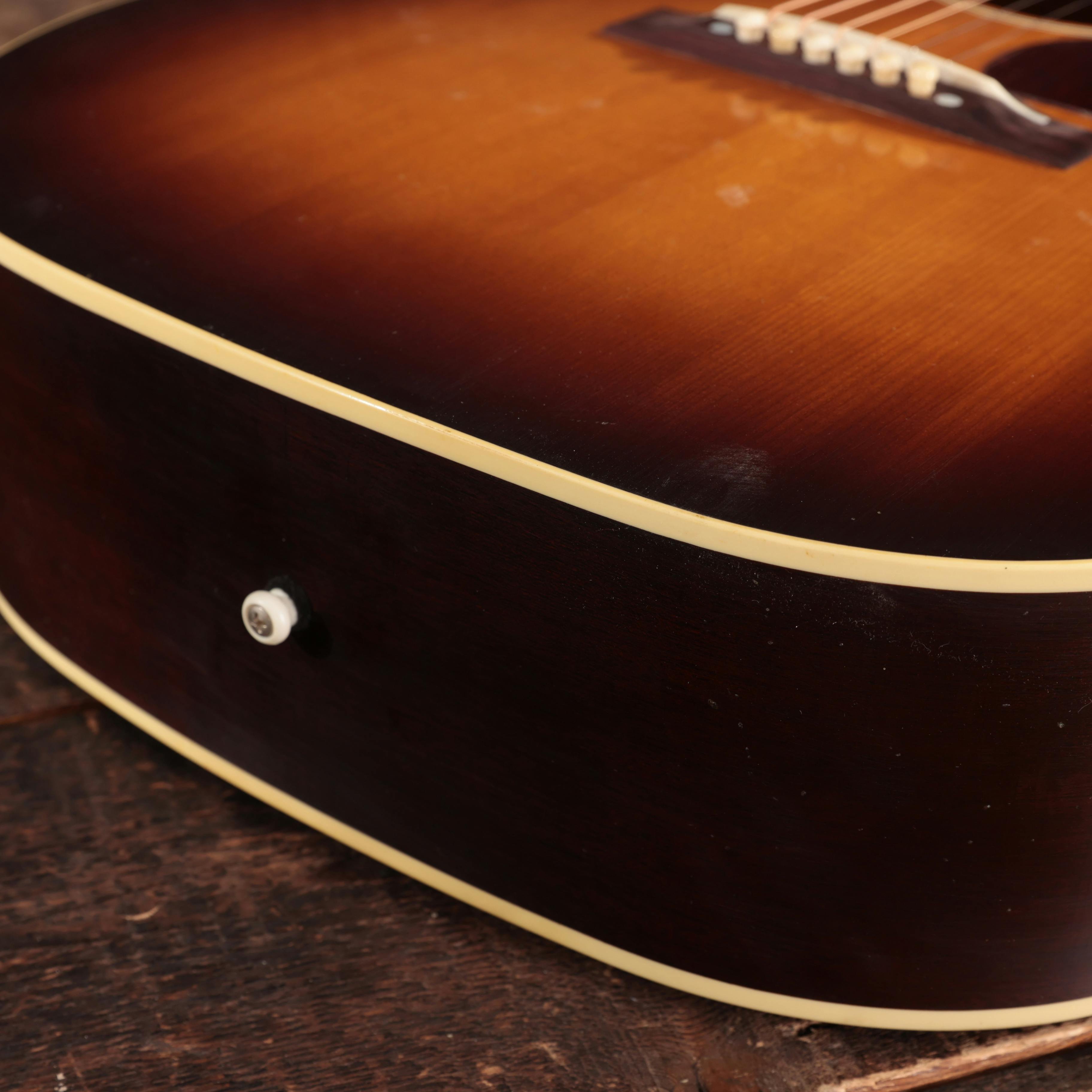 Gibson Custom Shop Murphy Lab 1942 Banner J-45 Light Aged Acoustic Guitar in Vintage Sunburst - CSRS45VSLASNT-21763033-10.jpg