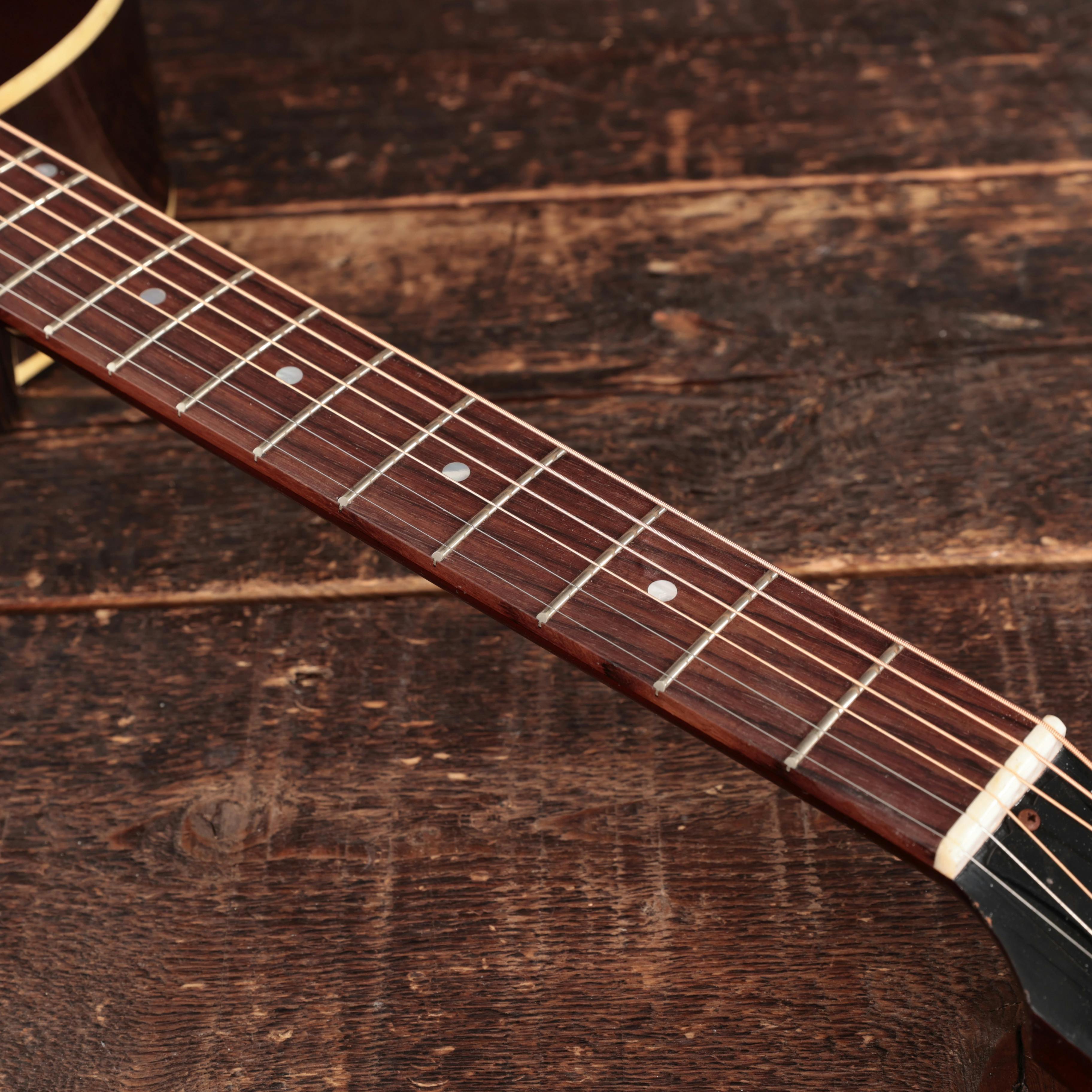 Gibson Custom Shop Murphy Lab 1942 Banner J-45 Light Aged Acoustic Guitar in Vintage Sunburst - CSRS45VSLASNT-21763033-16.jpg