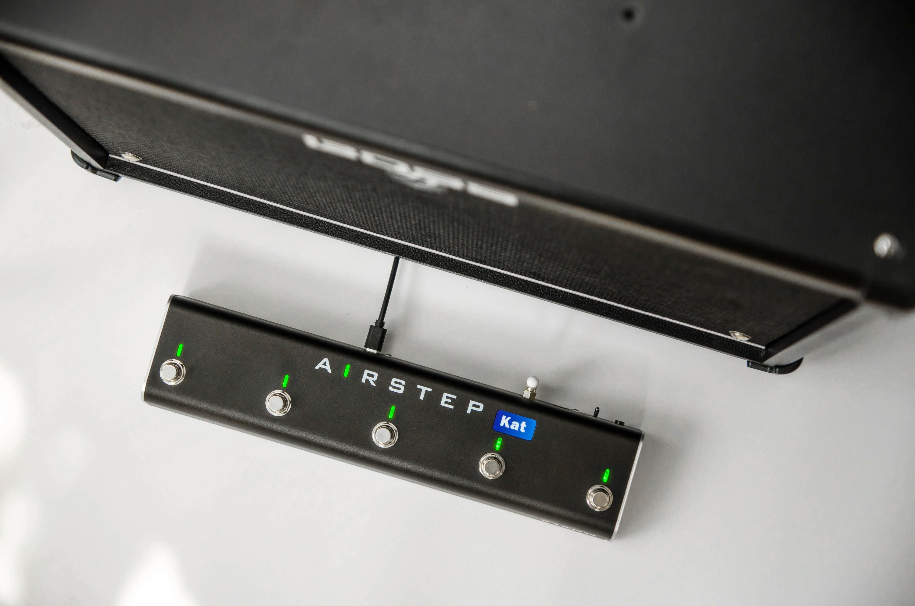 XSONIC AIRSTEP Smart MIDI Controller Footswitch Katana Edition - 510836-1652282024405.jpg