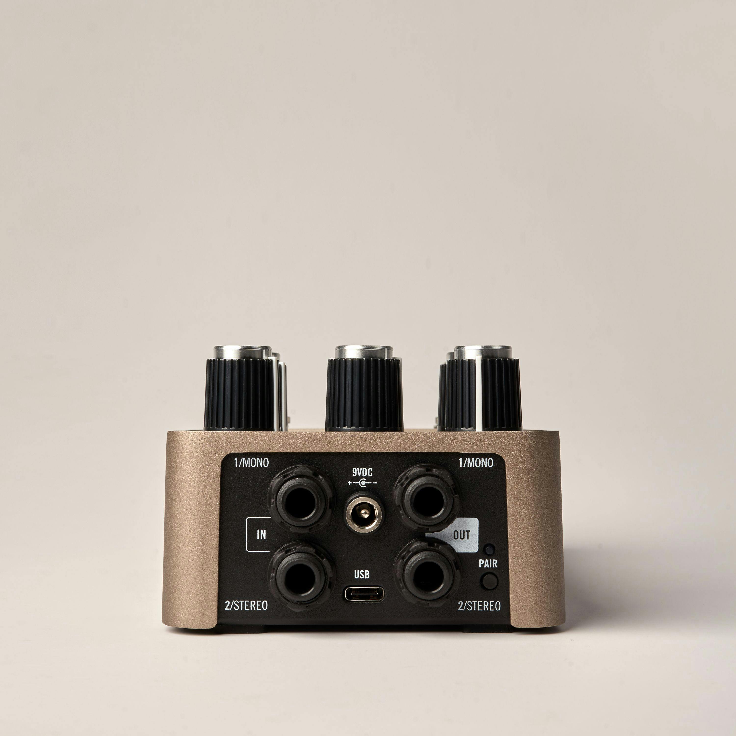 Universal Audio UAFX Golden Reverberator Pedal - 429261-Universal-Audio-UAFX-Golden-Reverberator-Reverb-Pedal-Top.jpg