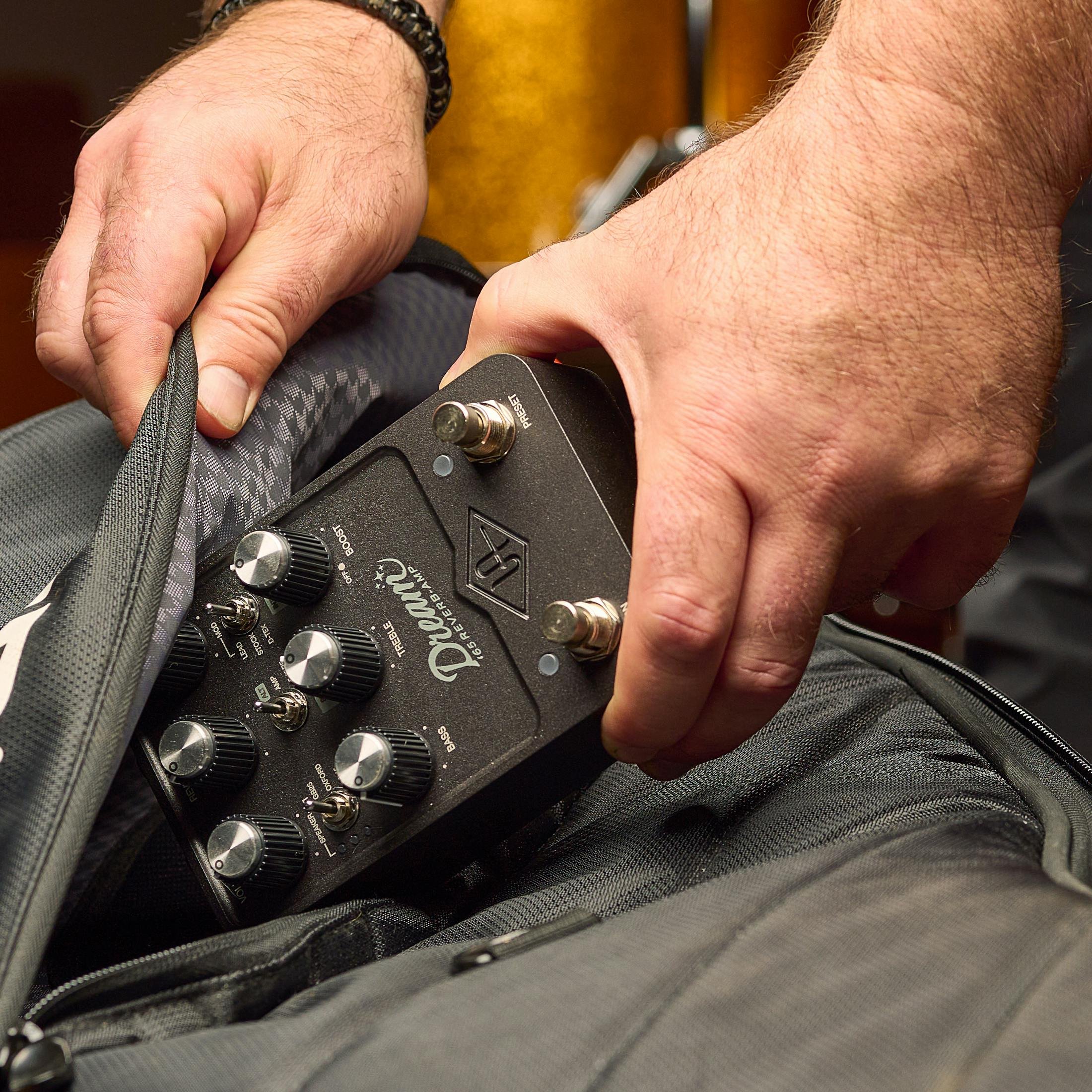 Universal Audio UAFX Dream '65 Reverb Amp Pedal - 513739-UAFX-Dream-65-Reverb-Amp-Pedal-Gig-Bag.jpg