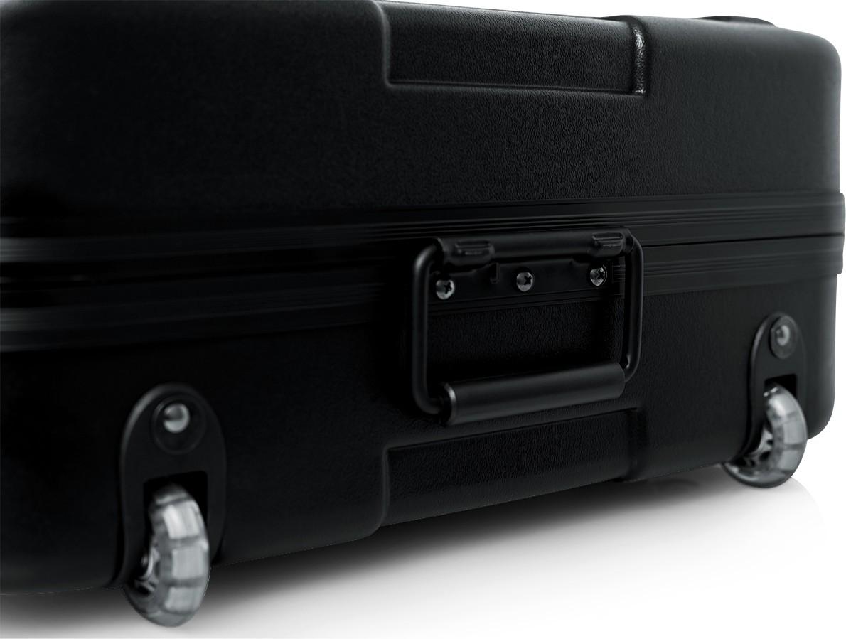 Gator ATA Deep Molded 88 Note Keyboard Case with TSA Latches & Wheels - GKPE88DTSA_3.jpg
