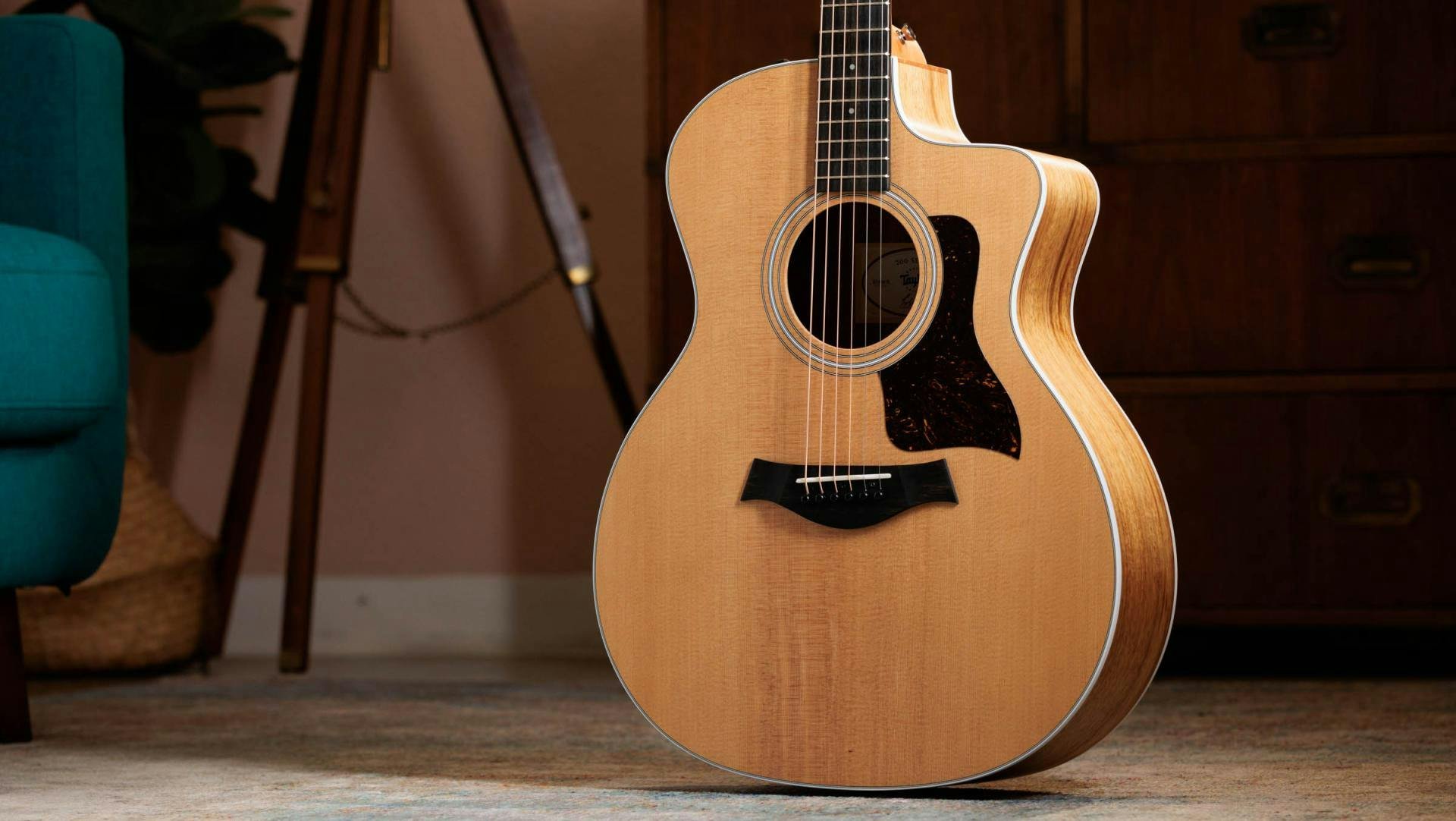 Taylor 214ce-K Electro-Acoustic in Natural - F204002111007891000-Taylor-214ce-K-2211103291-gallery-17-2023.jpg