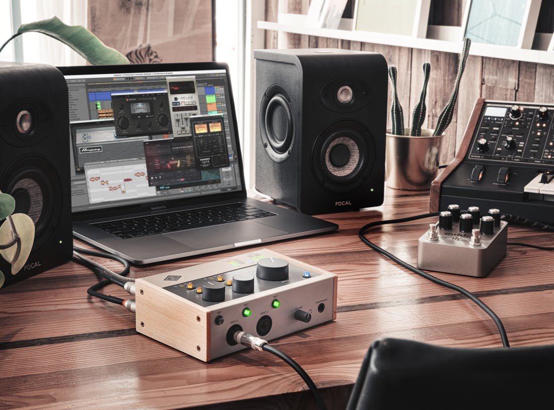 Universal Audio Volt 276 2-in/2-out USB 2.0 Audio Interface - 468057-276 2.jpg