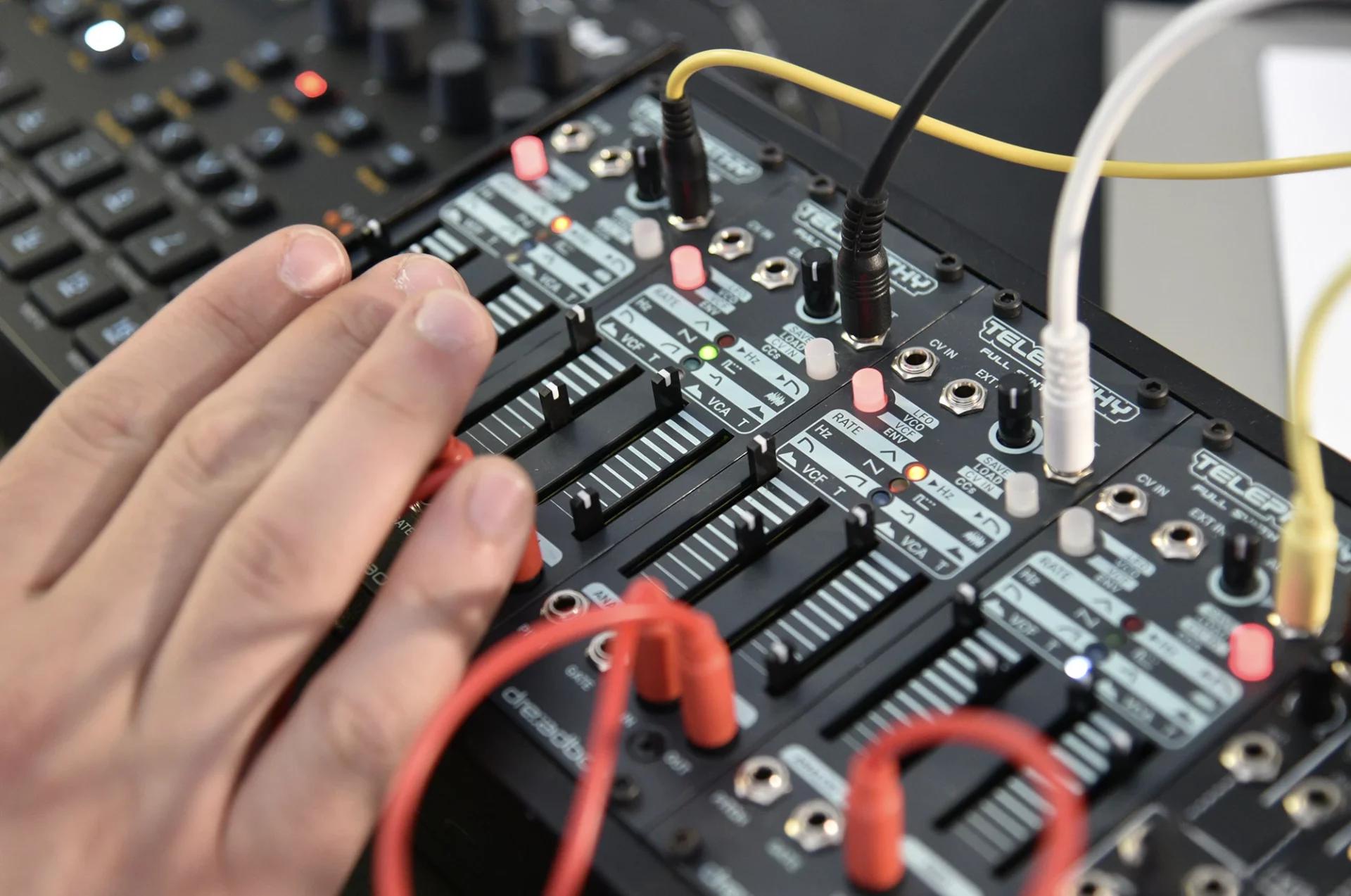 Dreadbox Telepathy Bundle (x6 Telepathy Modules, x1 Psychosis Mixer, x1 70HP Powered Case) - TELEPATHYBUNDLE (11).jpg