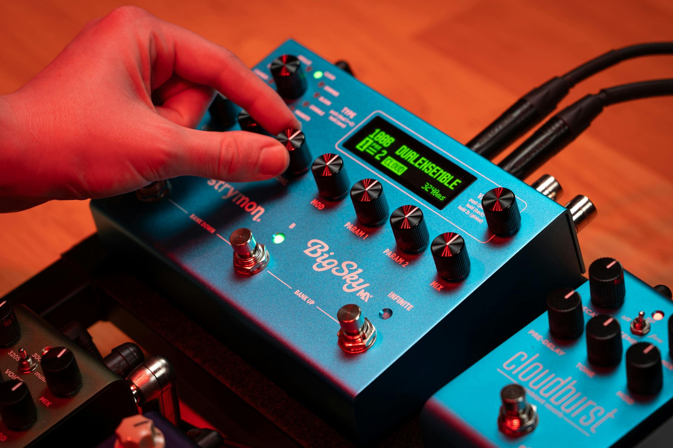 Strymon Big Sky MX Multi Reverb Pedal - BIGSKYMX-BigSkyMX_Stage_Lifestyle_HiRes-1.jpg