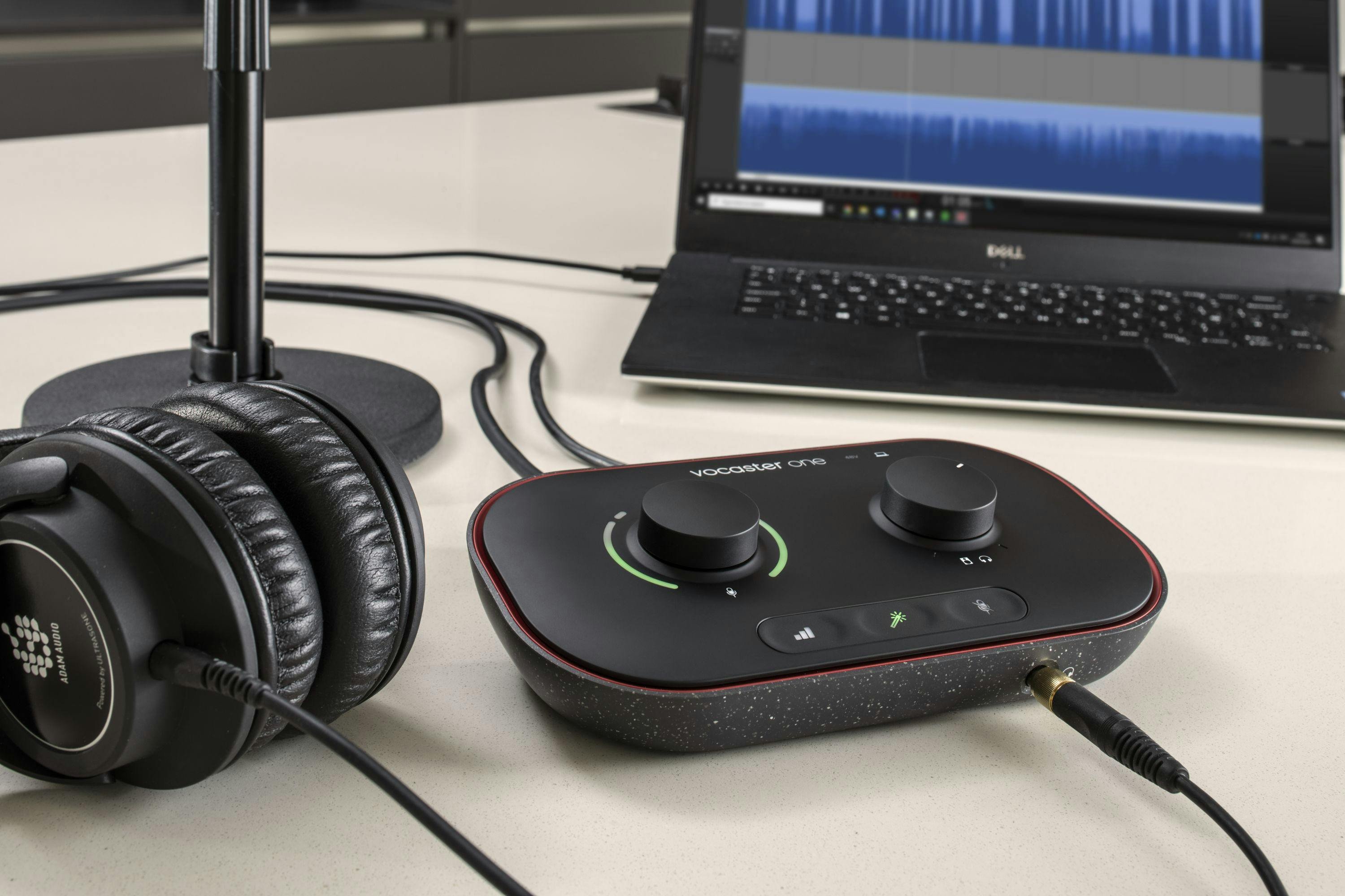 Focusrite Vocaster One Podcast Audio Interface - 511336-Img1399_HR.jpg