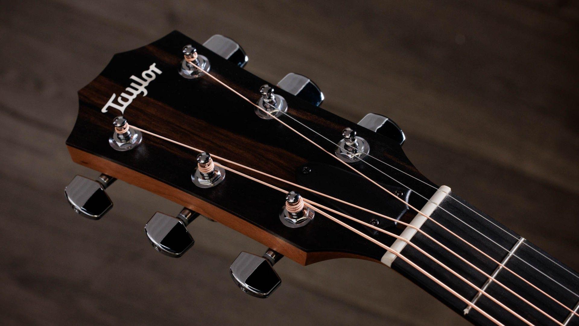 Taylor 114ce Grand Auditorium Acoustic Guitar in Natural