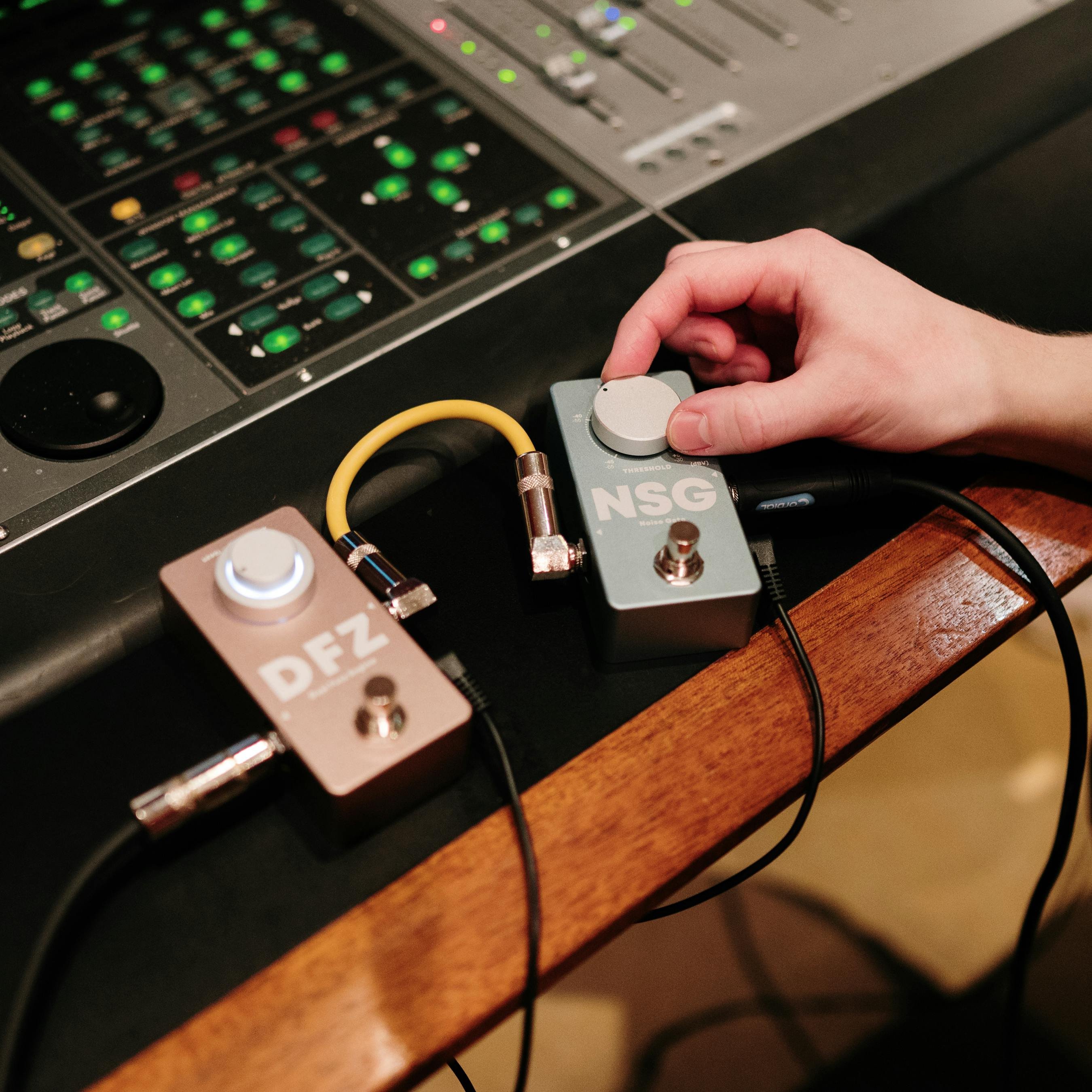 Darkglass NSG Noise Gate Pedal - DG-NSG-Darkglass-NSG-Noise-Gate-Pedal-Lifestyle-2.jpg