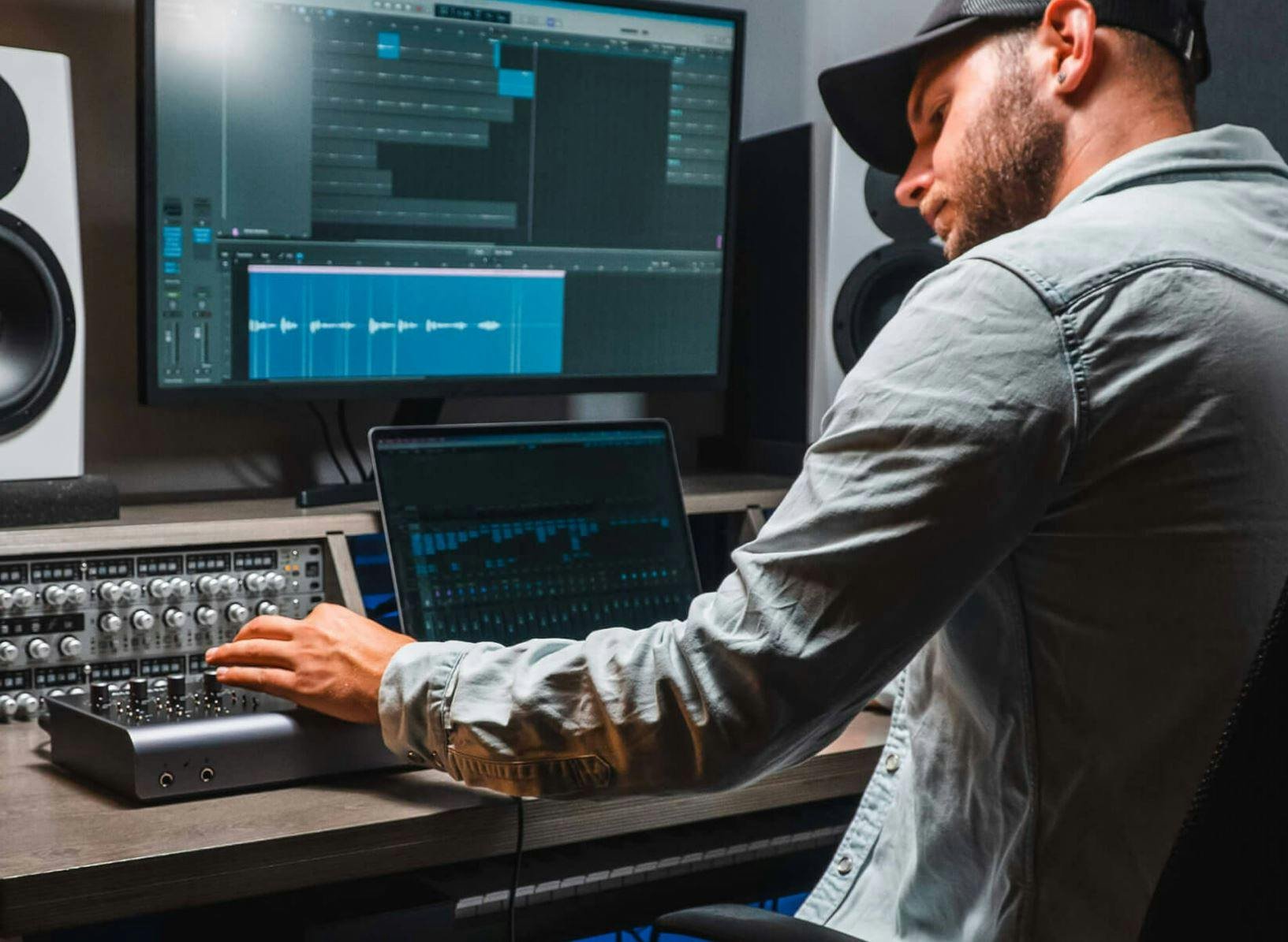 Audient ID44 MKii High Performance USB Interface - 530633-id44 three.jpg