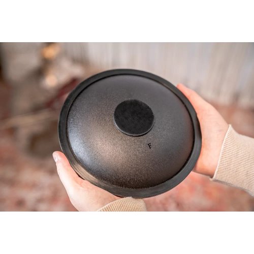 Meinl Sonic Energy Small Steel Tongue Drum Black F Minor 8 Notes 7in / 18 cm diameter - SSTD1BK_web_lifestyle_detail_02.jpg