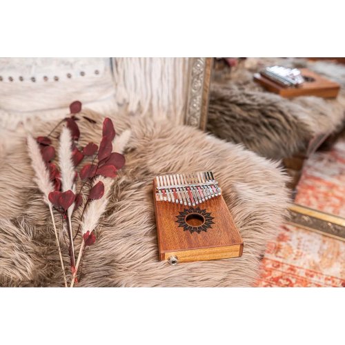 Meinl Sonic Energy Sound Hole Pickup Kalimba C Major 17-Notes Mahogany - PKL1708H_web_lifestyle_detail_03.jpg