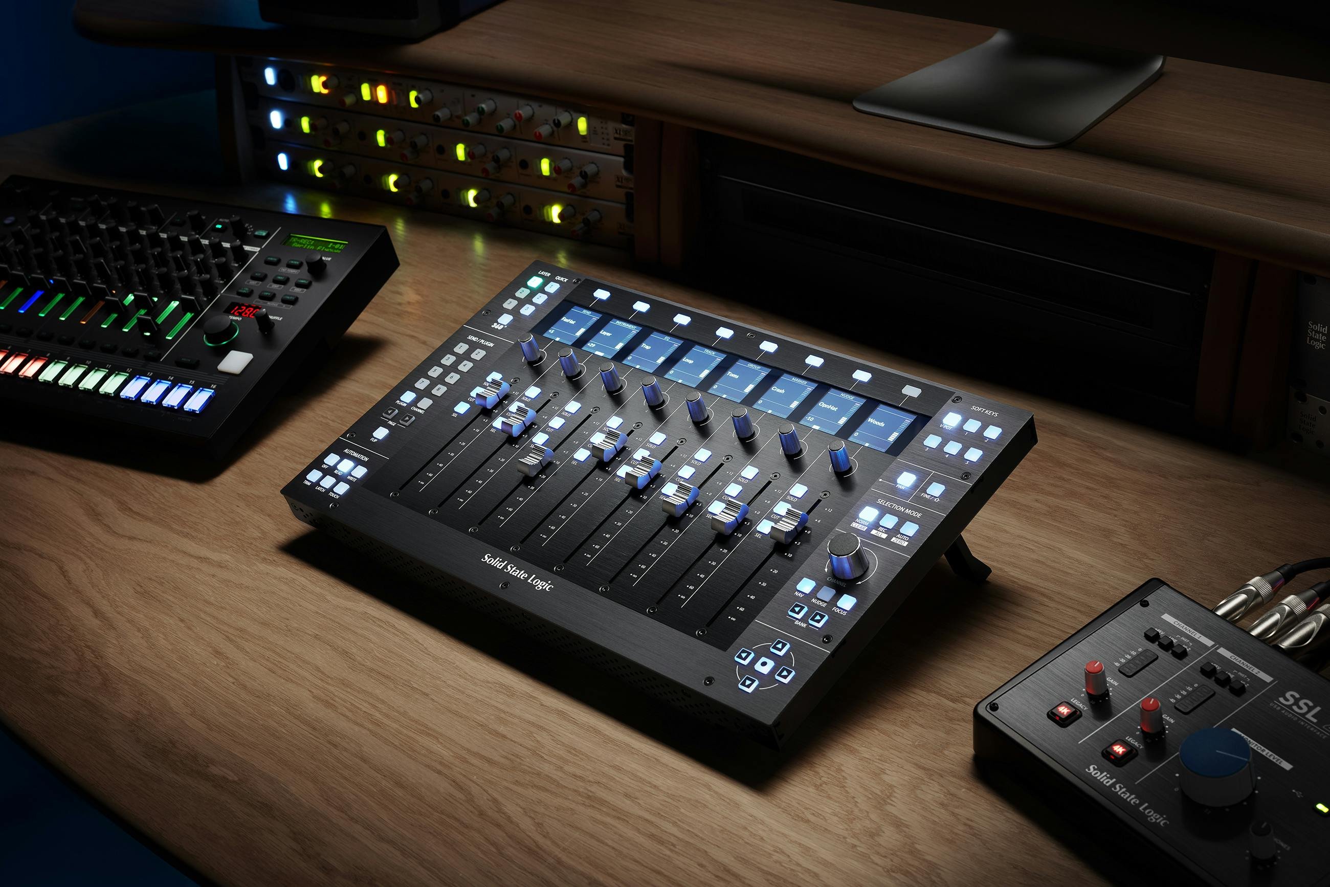 SSL UF8 Advanced DAW Controller - 514755-1654003391690.jpg