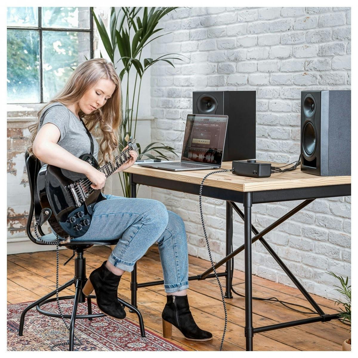 EVO 8 Hi Performance USB 2, Bus Powered Audio Interface, with 4 Mic Pre Amps, Dual Stereo Outs, Loopback & Smartgain - 540029-1663678413527.jpg