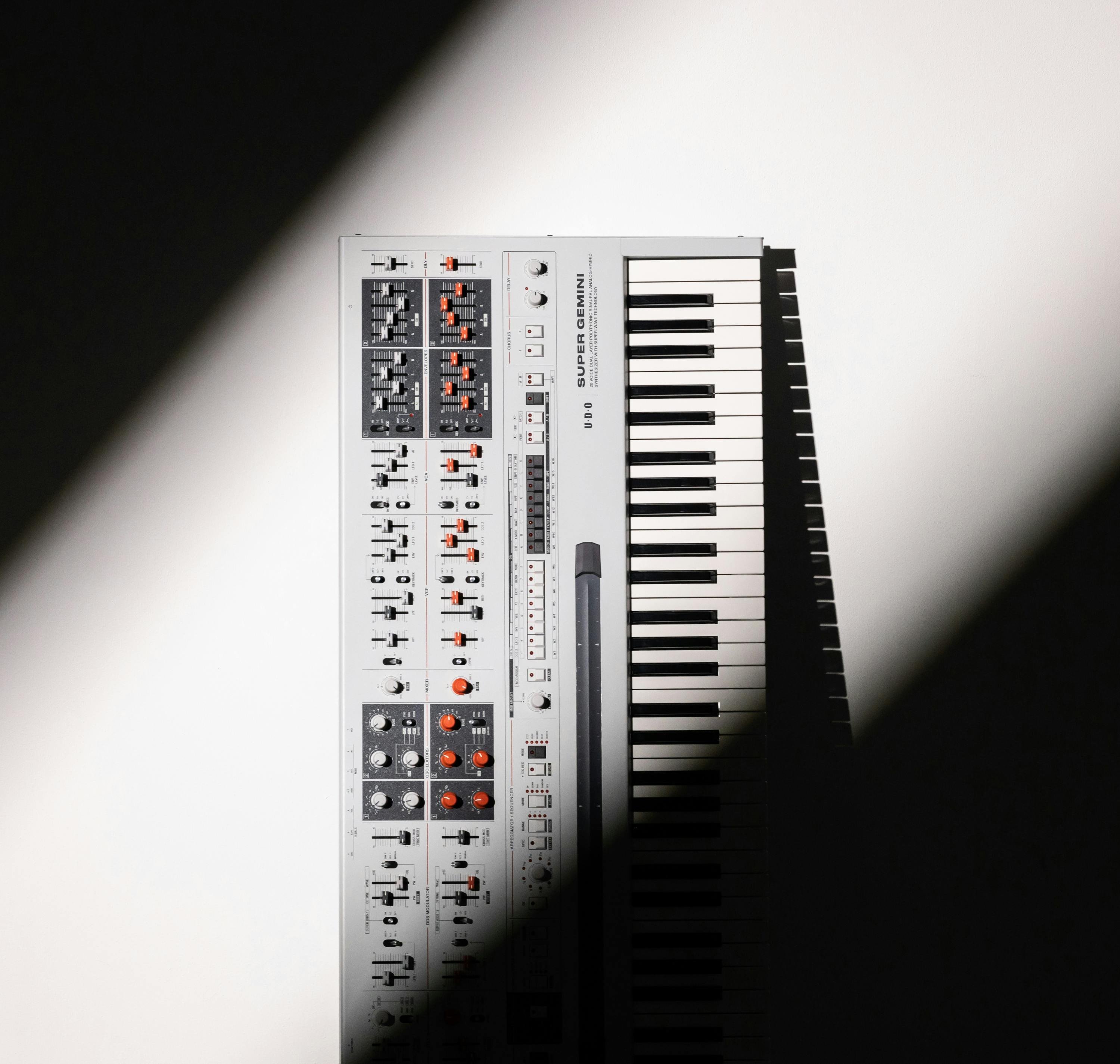 UDO Super Gemini - 20 Voice 61 Key Analog-Hybrid Polyphonic