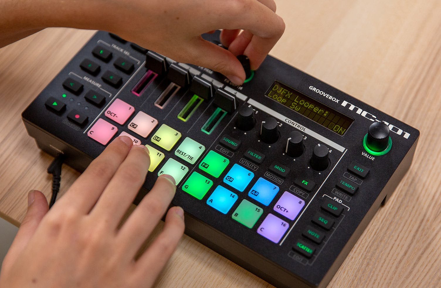Roland MC-101 Groovebox Drum Machine, Sampler and Sequencer - 516219-1654693338340.jpg
