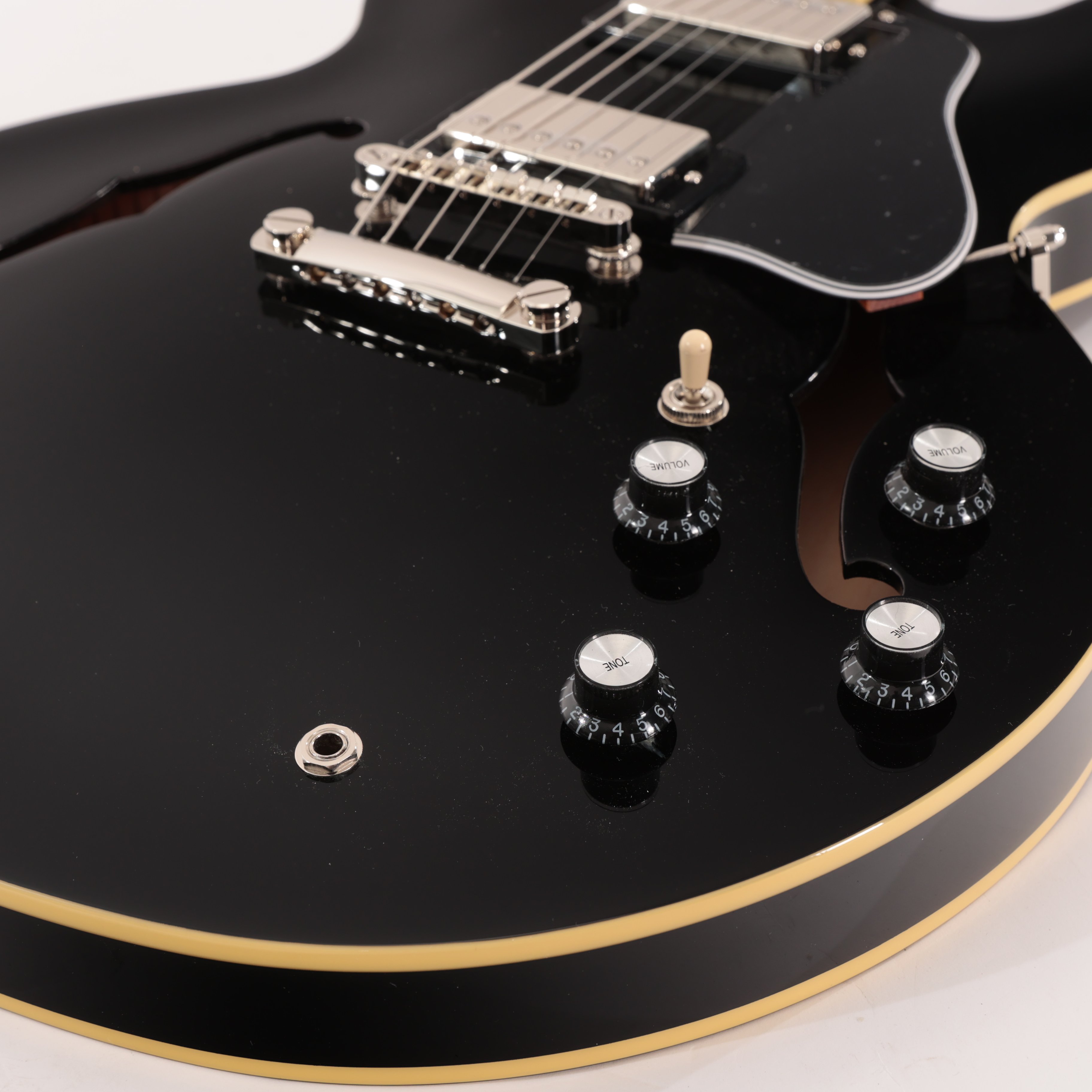 Epiphone ES-335 in Ebony With Gigbag - EI-335EBNH3 (6).jpg
