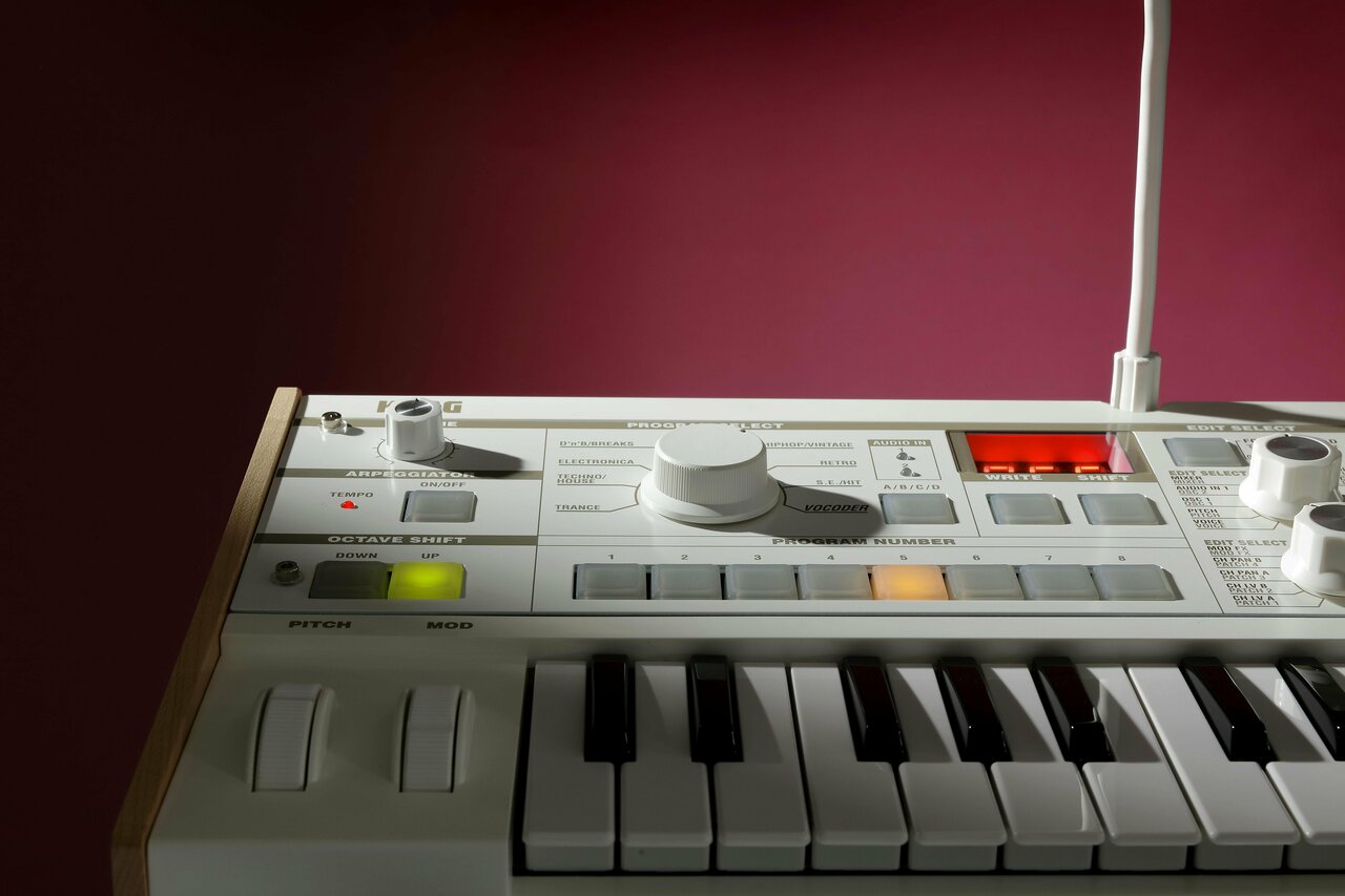 Korg MicroKORG S Synthesizer/Vocoder - 119928-microKORG_S_image2_rgb.jpg