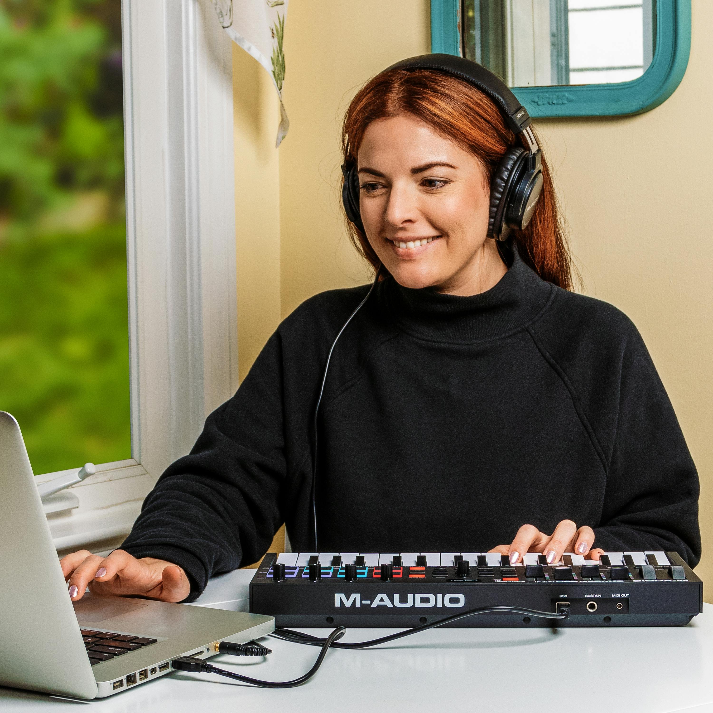 M-Audio Oxygen Pro Mini 32 Key Mini Key MIDI Keyboard & Controller - 419773-10.jpg