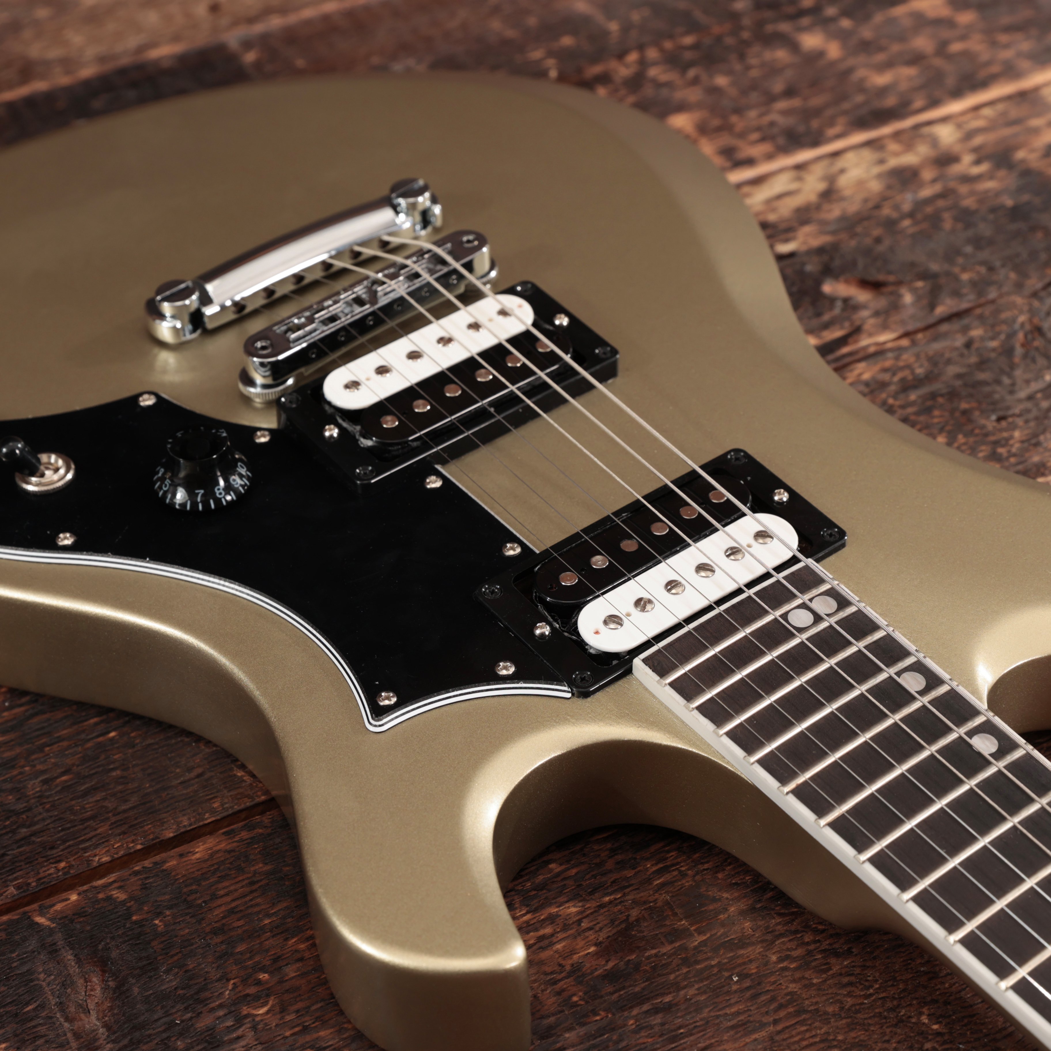 Gibson USA Victory Electric Guitar in Gold Mist Satin - VIC00ZPCH1 (12).jpg