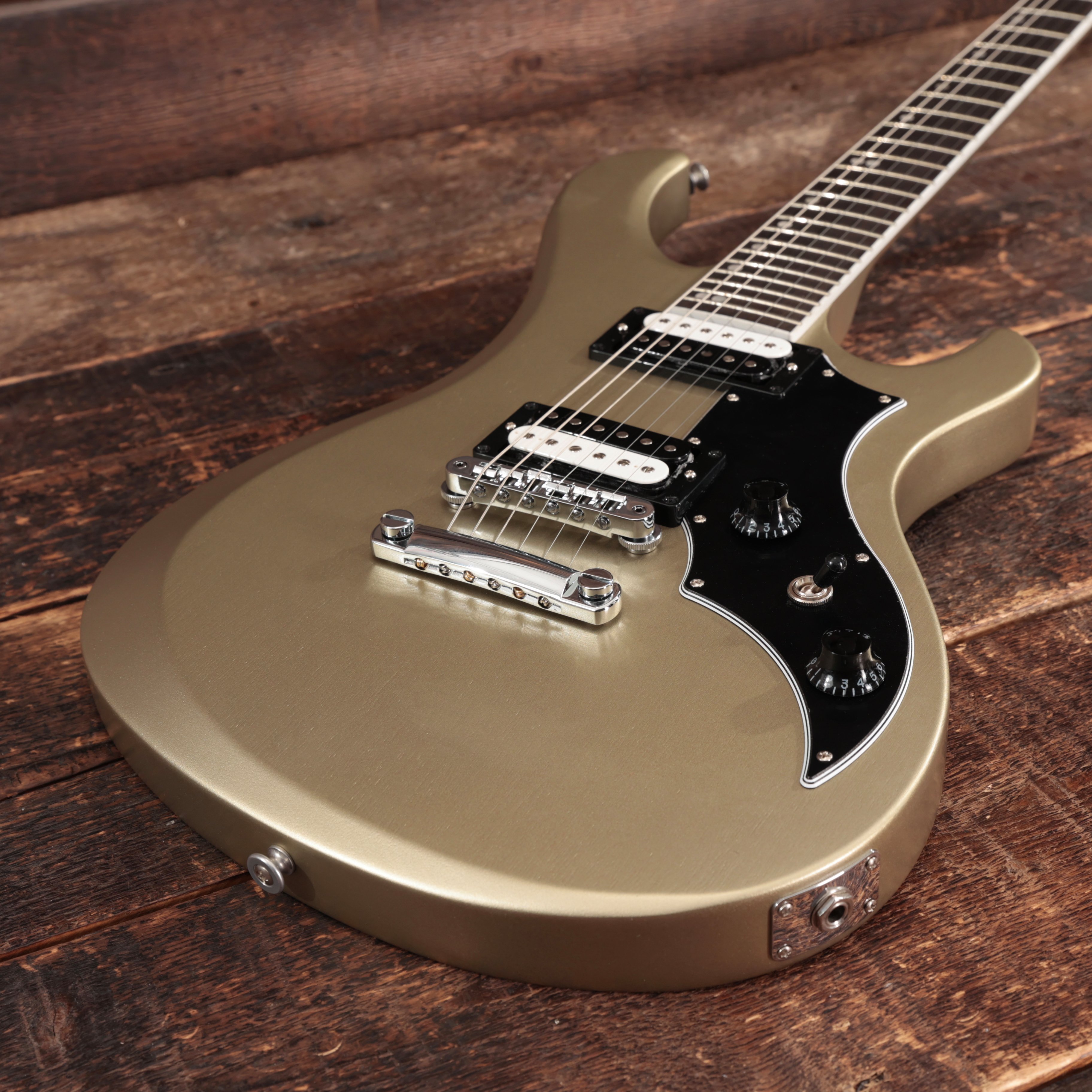 Gibson Victory Electric Guitar in Gold Mist Satin - VIC00ZPCH1 (8).jpg