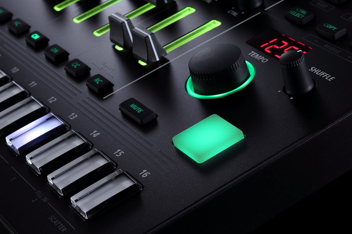 パーカッション・打楽器 ROLAND TR-8S Roland TR-8S Rhythm Performer Drum Machine - Andertons Music Co.