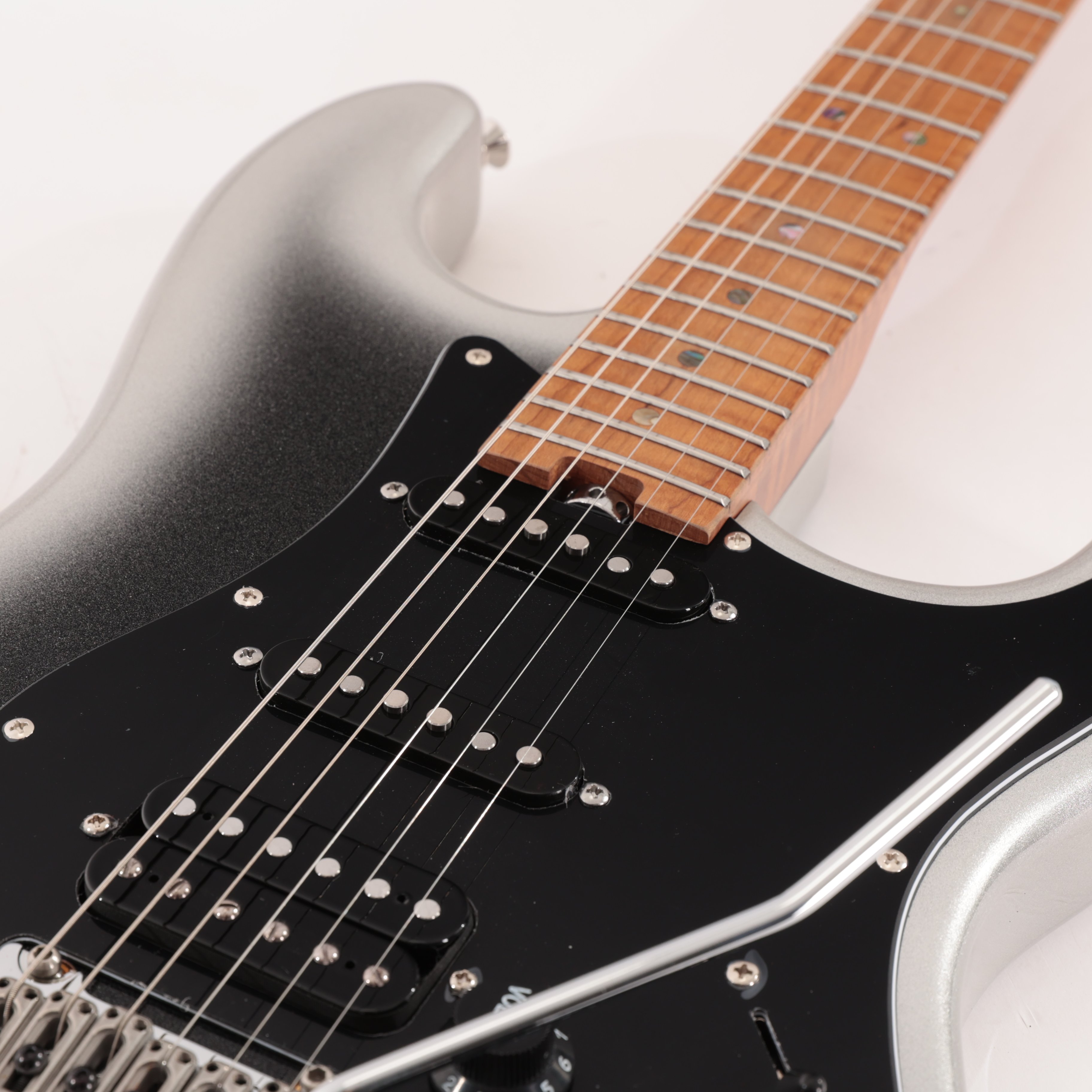 Mooer GTRS P801 Professional Intelligent Guitar In Dark Silver Roasted Maple Board - P801DS (7).jpg